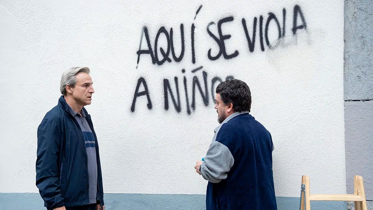Alberto San Juan interpreta a un sacerdote pederasta en la película 'La luz', de Fernando Franco