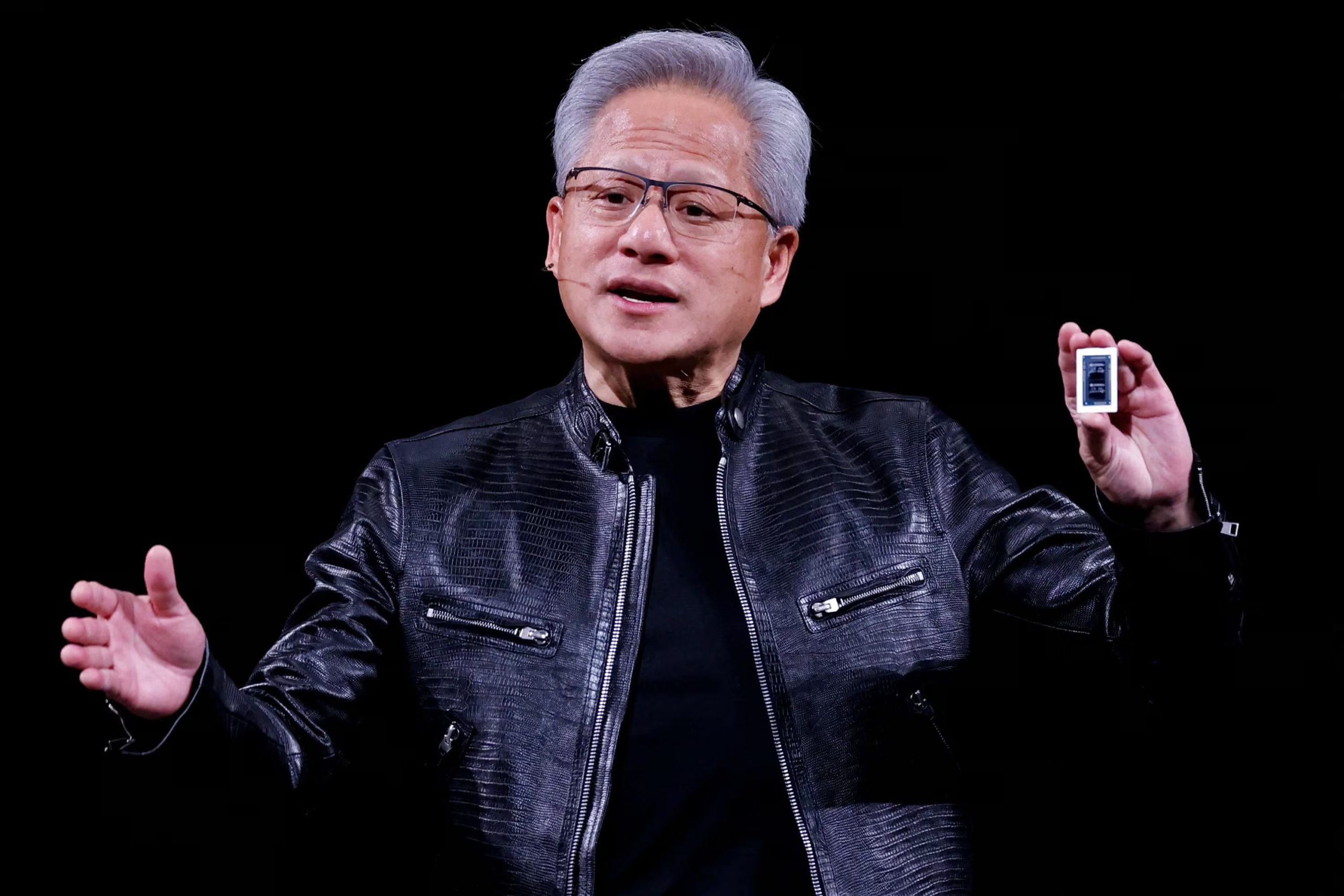 Jensen Huang, CEO de Nvidia, consolida su fortuna debido a la intensa demanda de chips para inteligencia artificial en 2026 (REUTERS)