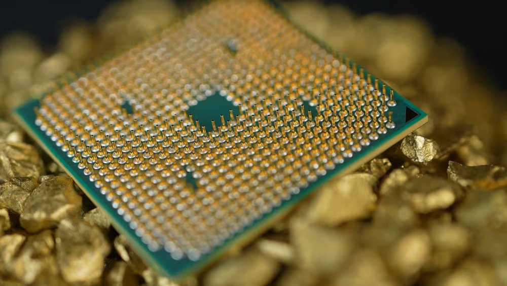 Cada vez adquieren mayor relevancia las cadenas de suministro que sostienen el ecosistema tecnológico: desde la disponibilidad de chips y minerales críticos hasta la infraestructura de procesamiento (Imagen: Shutterstock)