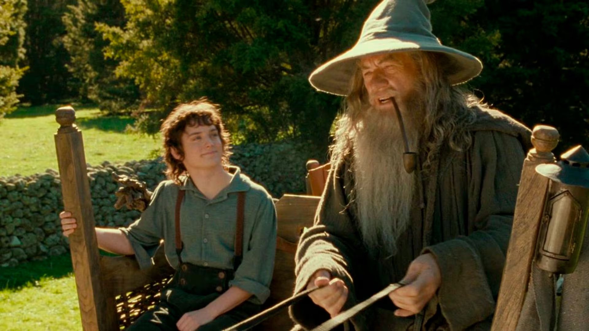 La trilogía inicia con la formación de un grupo heterogéneo liderado por el hobbit Frodo