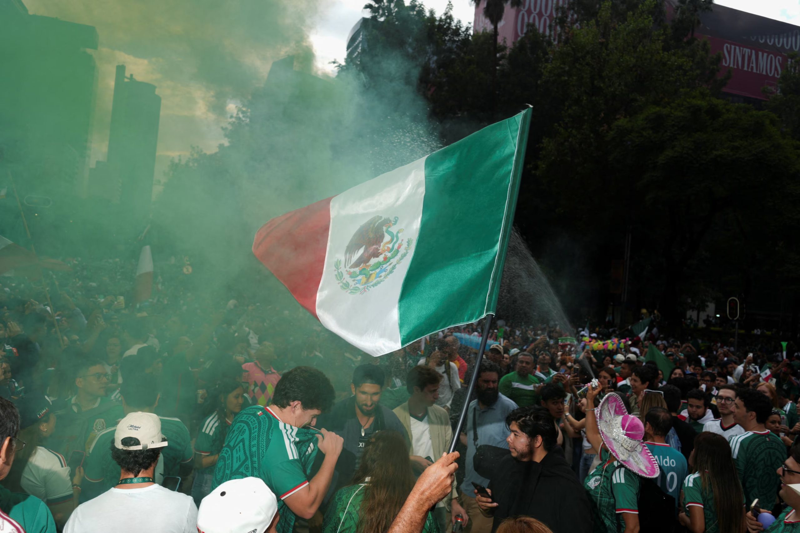 Las calles se pintan de verde, blanco y rojo en esta celebración mundialista. Mexico City, Mexico, June 11, 2026. REUTERS/Fred Ramos
