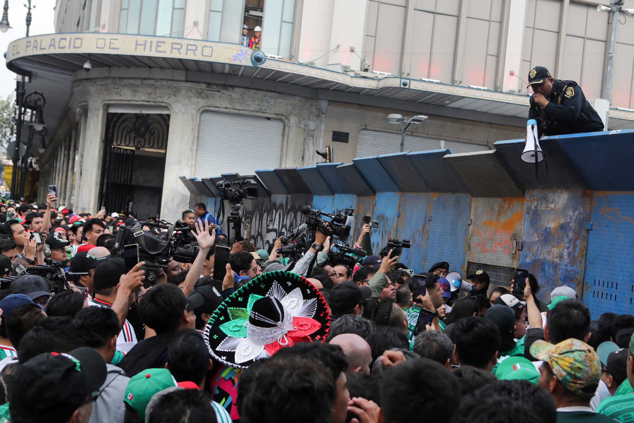 Hubo fuertes controles de seguridad en los alrededores del Estadio