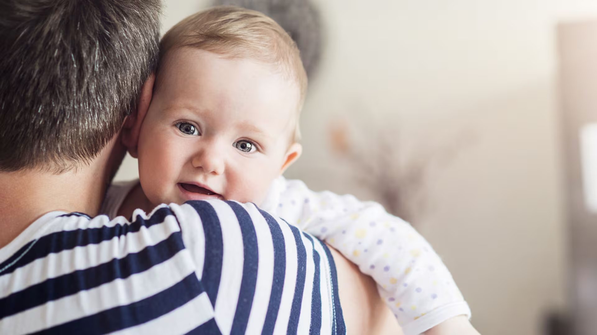 El juez destacó la importancia de resguardar la dignidad personal y los derechos personalísimos en casos de filiación falsa, según el Código Civil y Comercial. (Foto de archivo: Shutterstock)