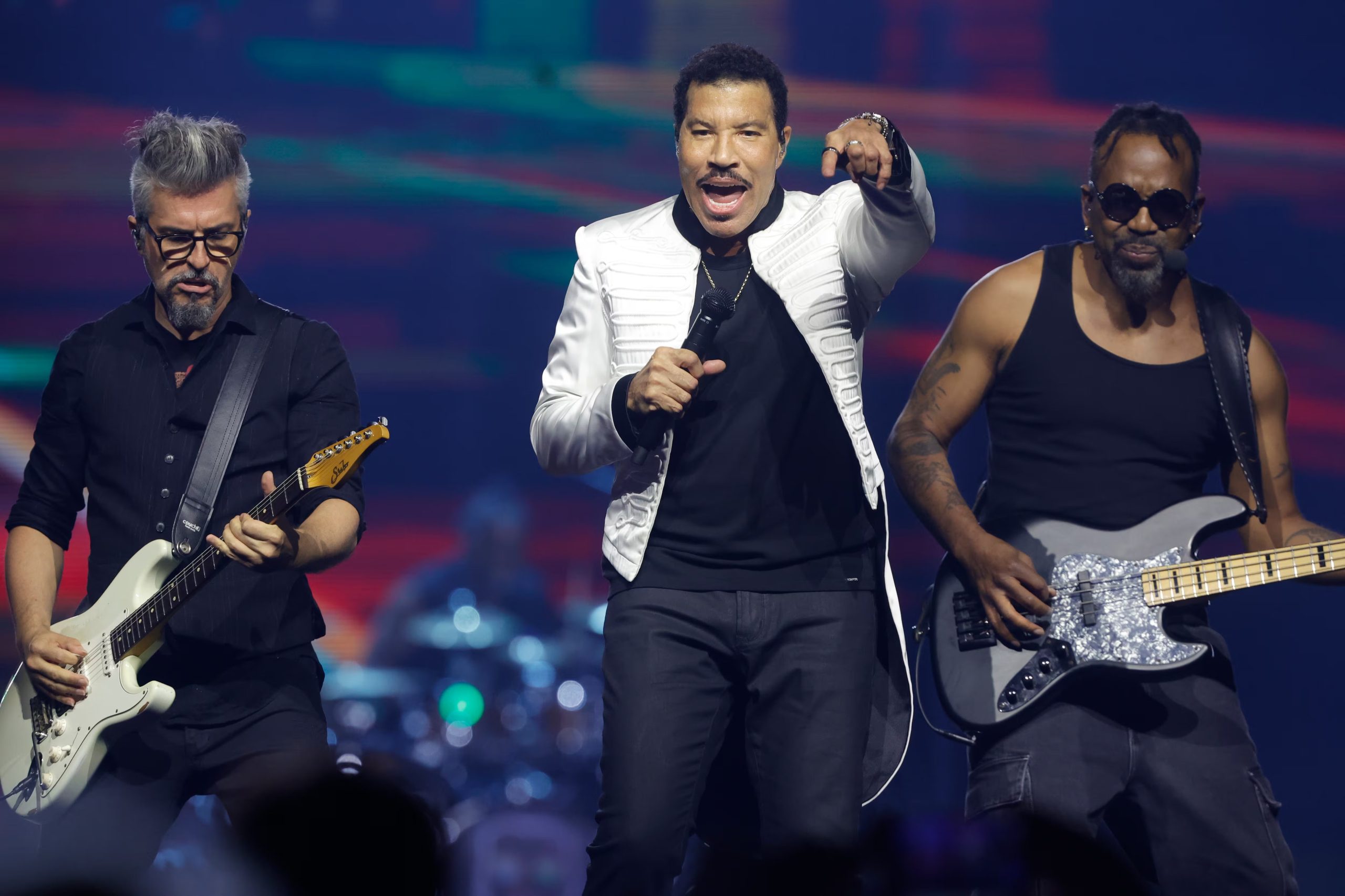 El saxofonista Dino Soldo informó al público que Lionel Richie no se sentía bien y confirmó que el espectáculo no podía continuar (EFE)

