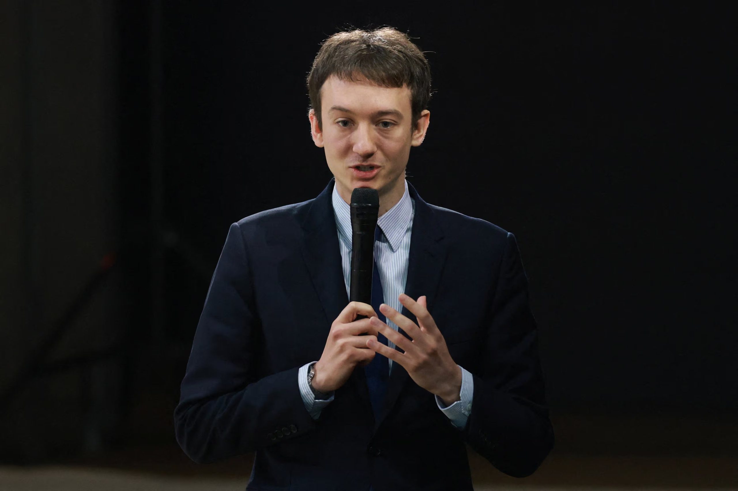 La ausencia de Arnault en el cumpleaños 29 de la cantante tailandesa alimentó los rumores sobre una ruptura reciente (REUTERS/Stephanie Lecocq)
