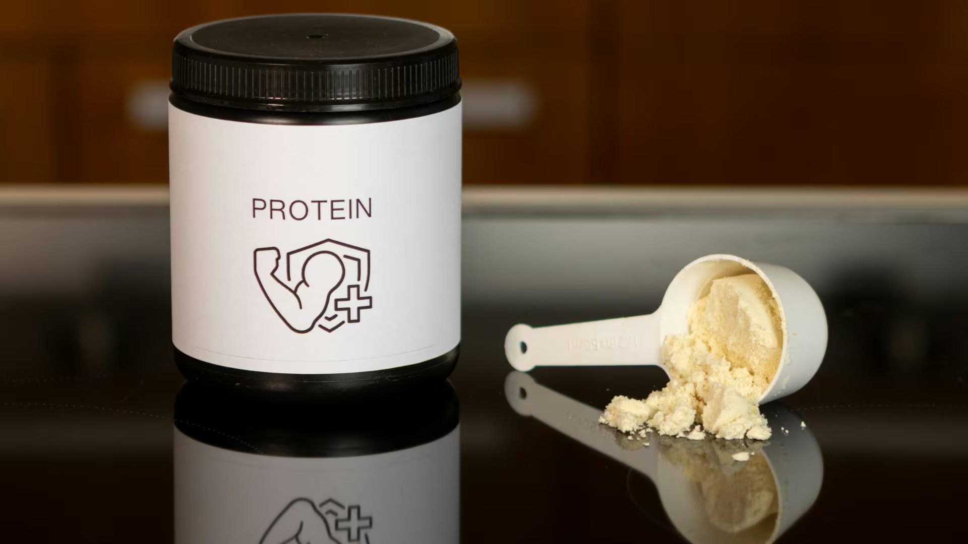 La leucina activa el desarrollo muscular y cada porción de proteína en polvo debería aportar entre 2 y 3 gramos, según Schwarzenegger (Unsplash)