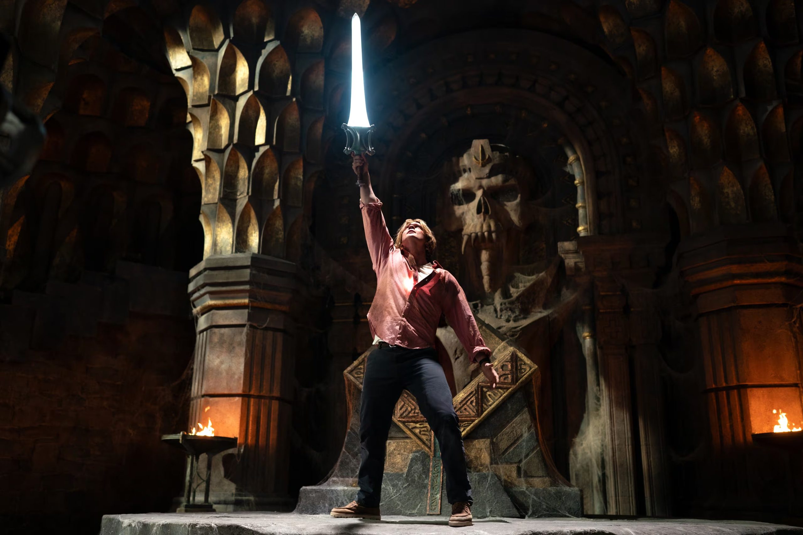 Esta imagen, difundida por Amazon MGM Studios, muestra a Nicholas Galitzine en una escena de 