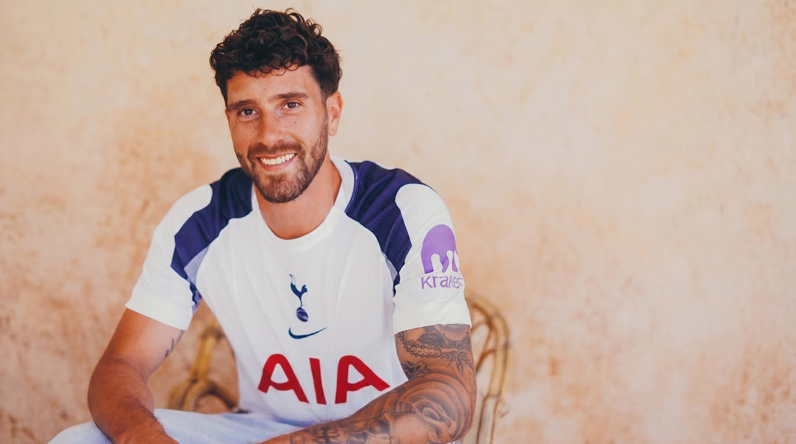 El buen momento de Senesi lo llevó a ser contratado por el Tottenham