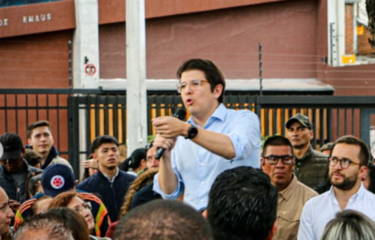 Miguel Uribe Turbay minutos antes de ser atacado con un arma de fuego por un menor de edad - crédito @andresbarriosbernal/Instagram