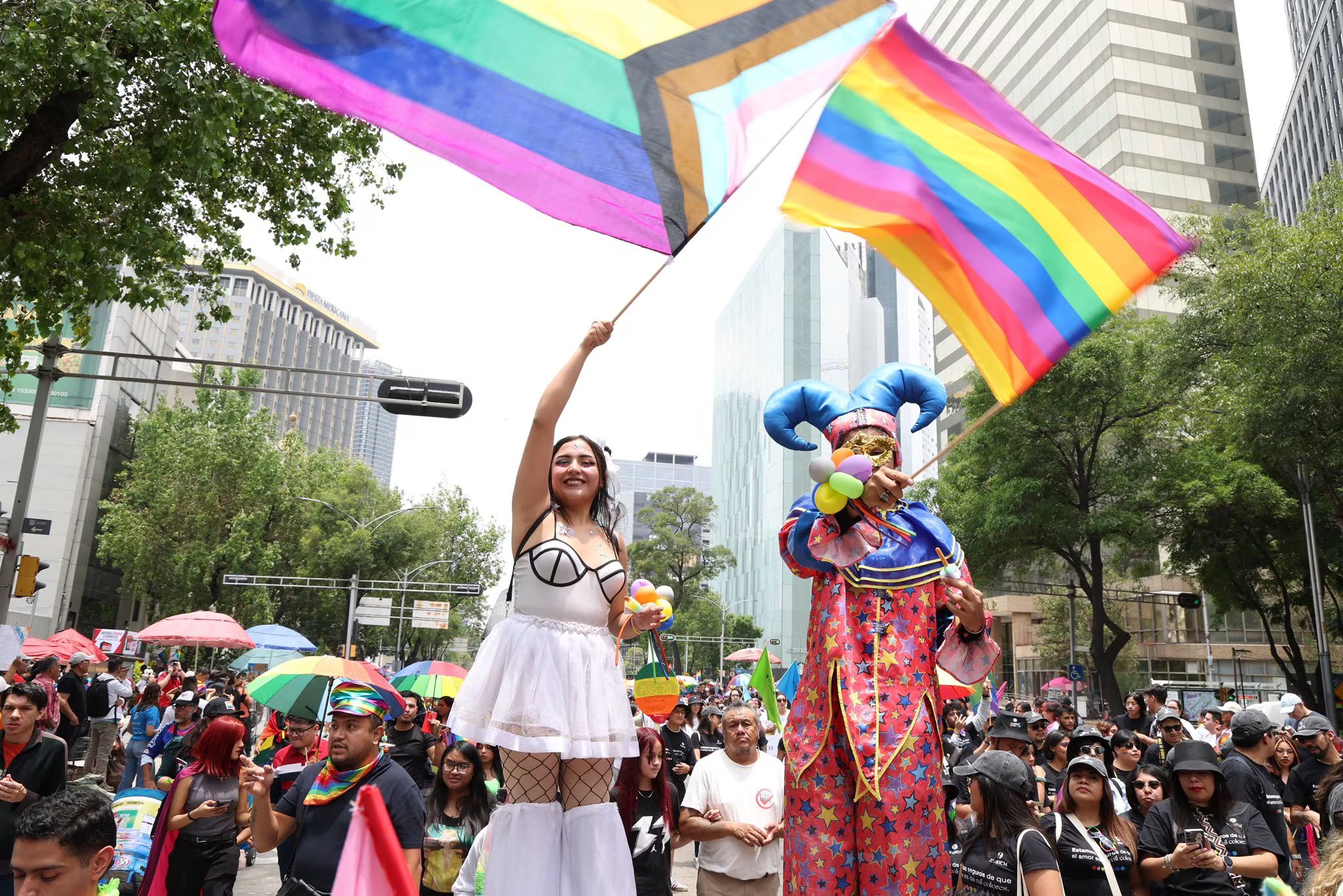 La Marcha LGBT+ CDMX 2026 se confirma para el sábado 27 de junio de 2026 como el evento central del Orgullo LGBT+ en la capital. - Foto: X/@GobCDMX.