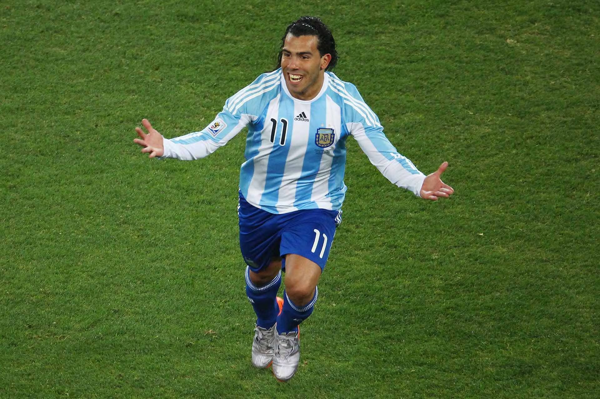 JOHANNESBURG, SOUTH AFRICA - JUNE 27: Carlos Tevez of Argentina celebrates scoring the third goal for his team during the 2010 FIFA World Cup South Africa Round of Sixteen match between Argentina and Mexico at Soccer City Stadium on June 27, 2010 in Johannesburg, South Africa. (Photo by Lars Baron/Getty Images)