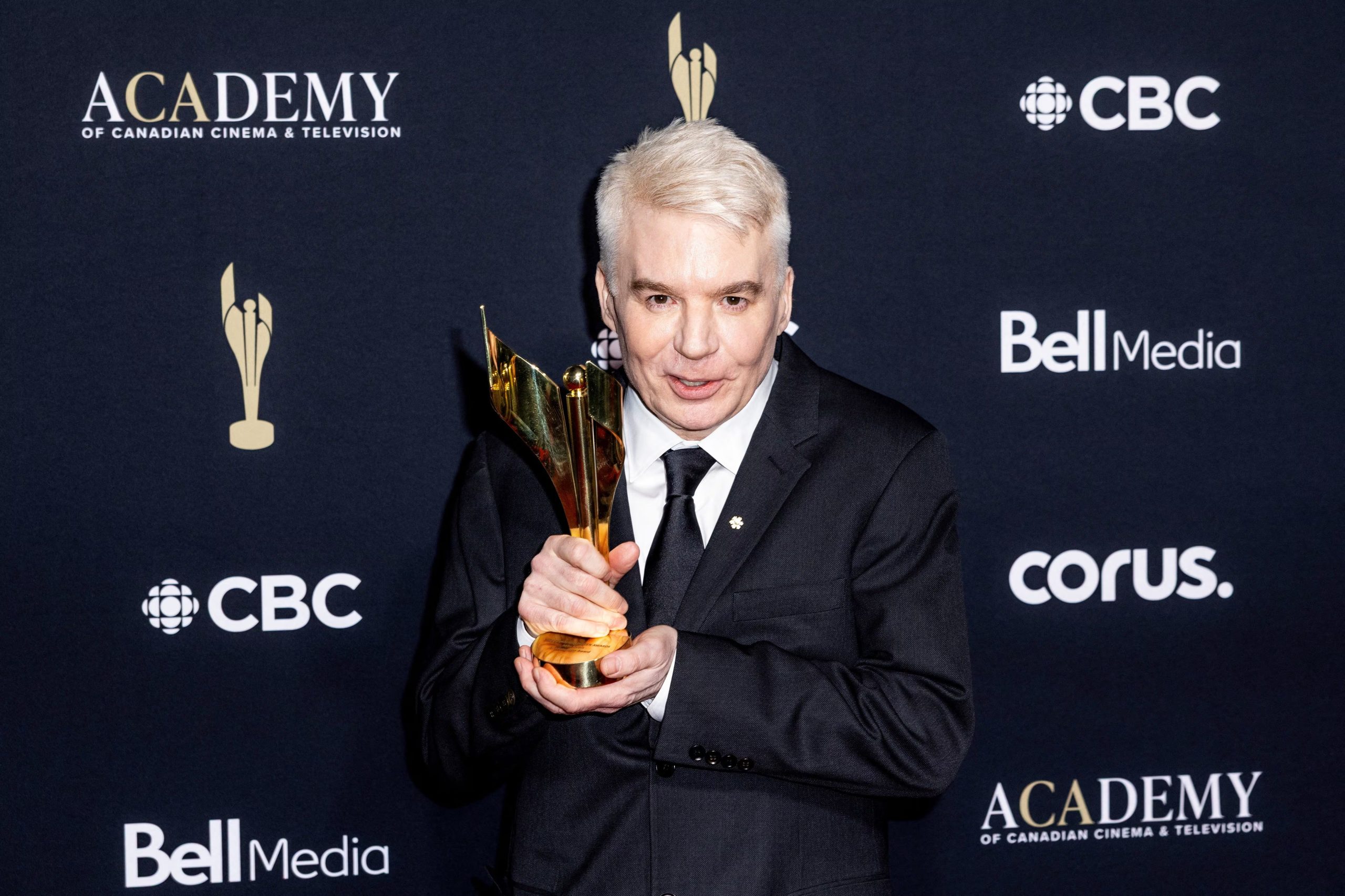 Mike Myers poses with his Academy Icon Award at the 2026 Canadian Screen Awards in Toronto, Ontario, Canada, May 31, 2026. REUTERS/Carlos Osorio