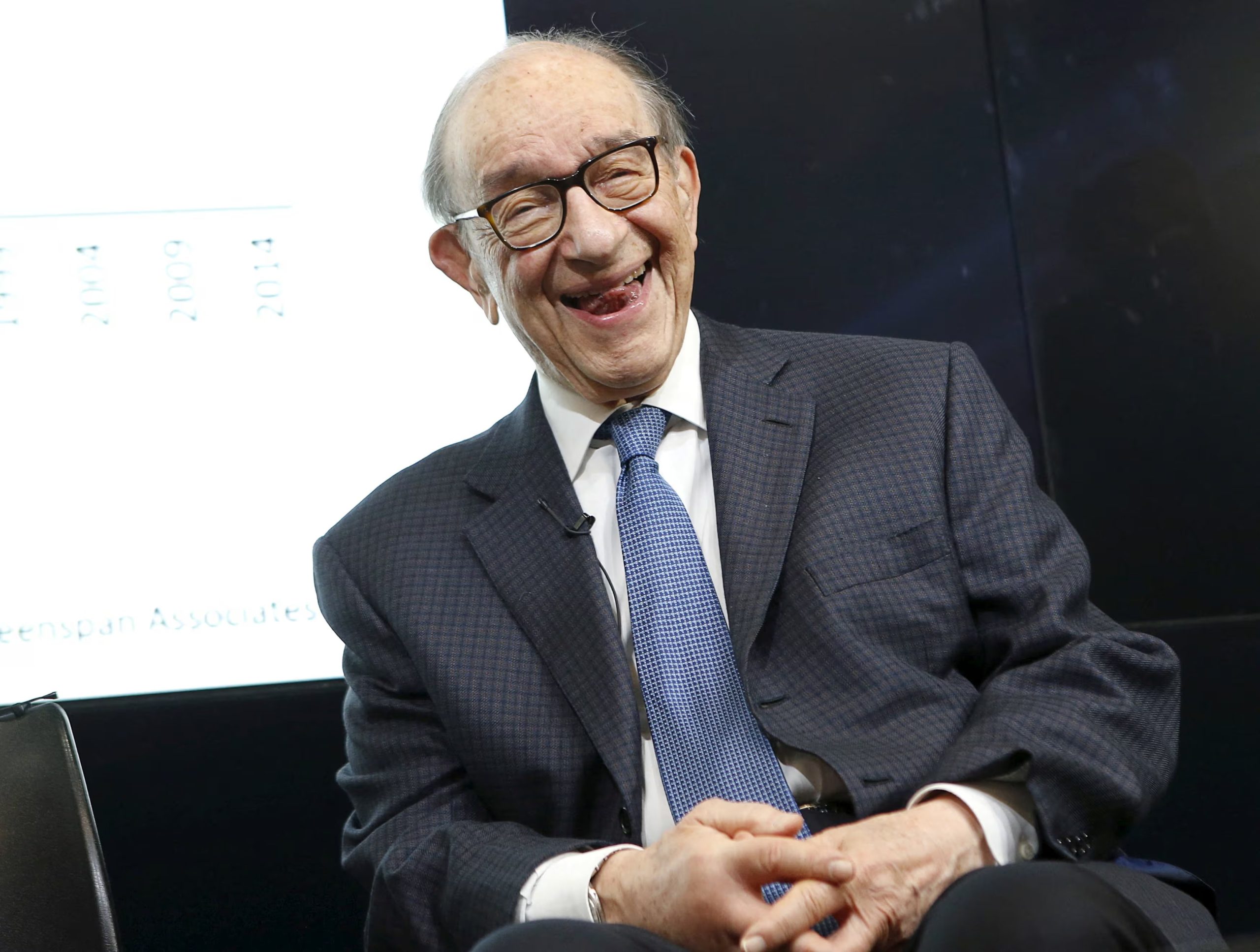 El liderazgo de Alan Greenspan en la Reserva Federal buscó sostener la estabilidad de los mercados financieros en etapas de volatilidad.
(REUTERS/ARCHIVO)