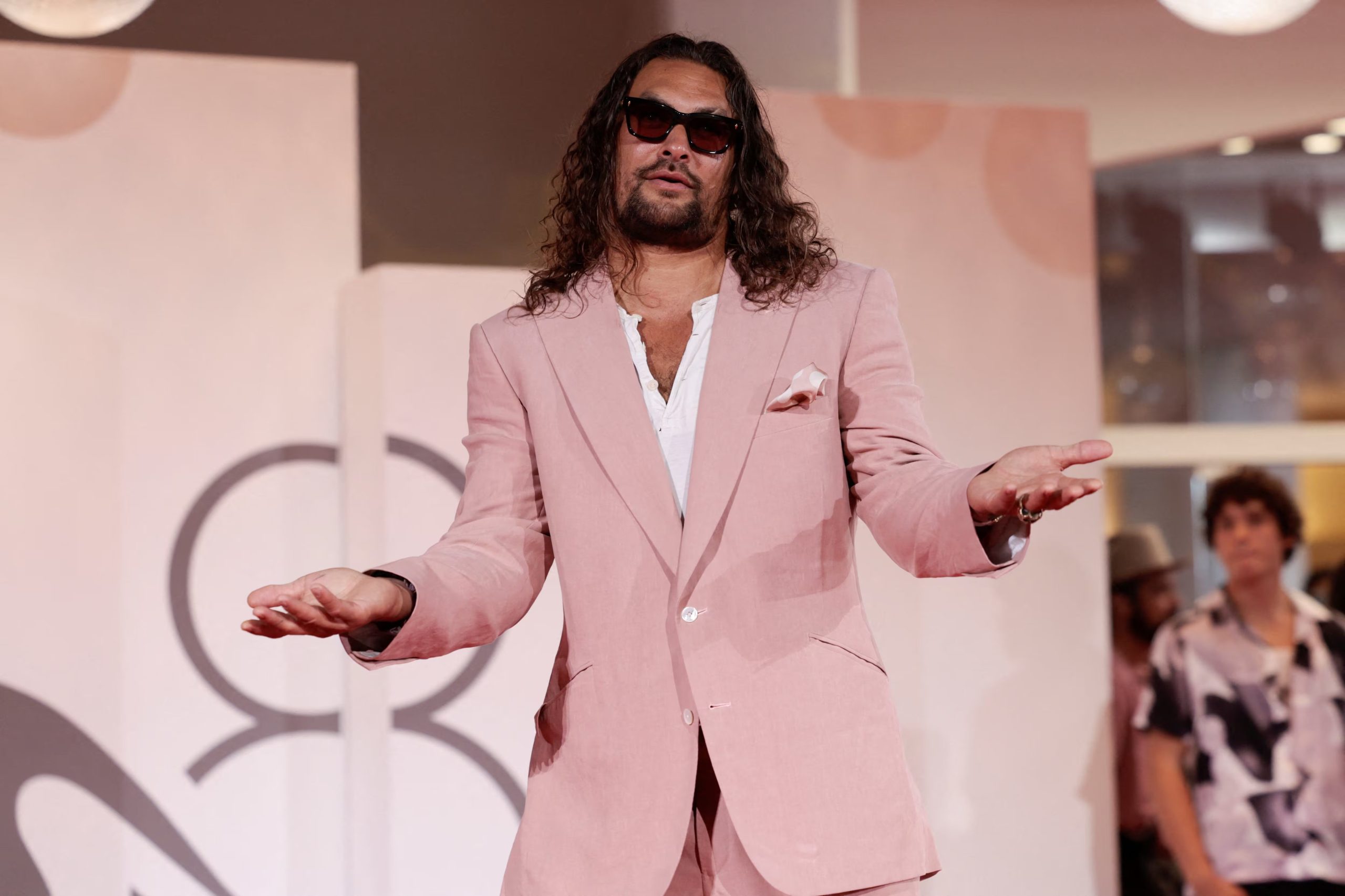 La trayectoria de Momoa en DC refleja cómo el reconocimiento profesional y la pasión personal pueden tomar caminos distintos (REUTERS/Remo Casilli)