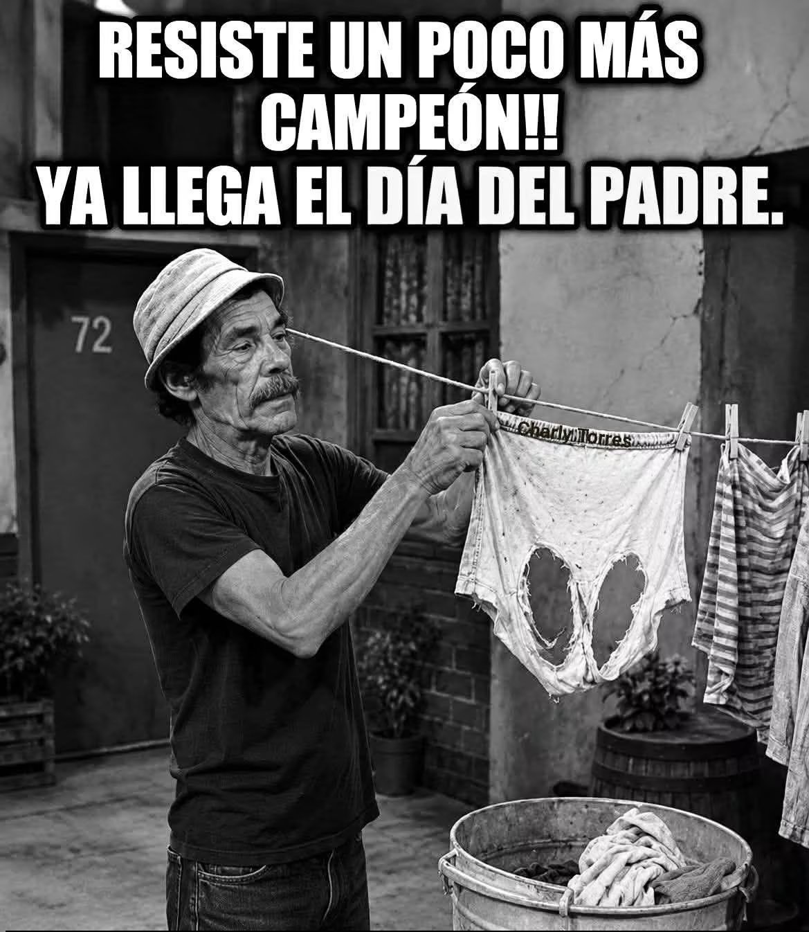La imagen en blanco y negro muestra un meme del Día del Padre que exhibe a un hombre colgando ropa, incluyendo un par de calzoncillos desgastados, con un mensaje motivador. (Facebook)