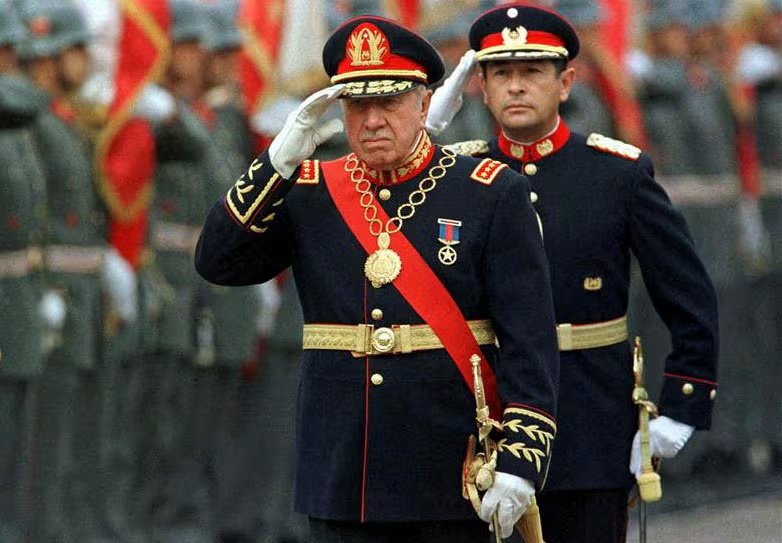 Dictador chileno Augusto Pinochet habría indagado sobre la presencia de Los Prisioneros en Perú. REUTERS/Rickey Rogers 