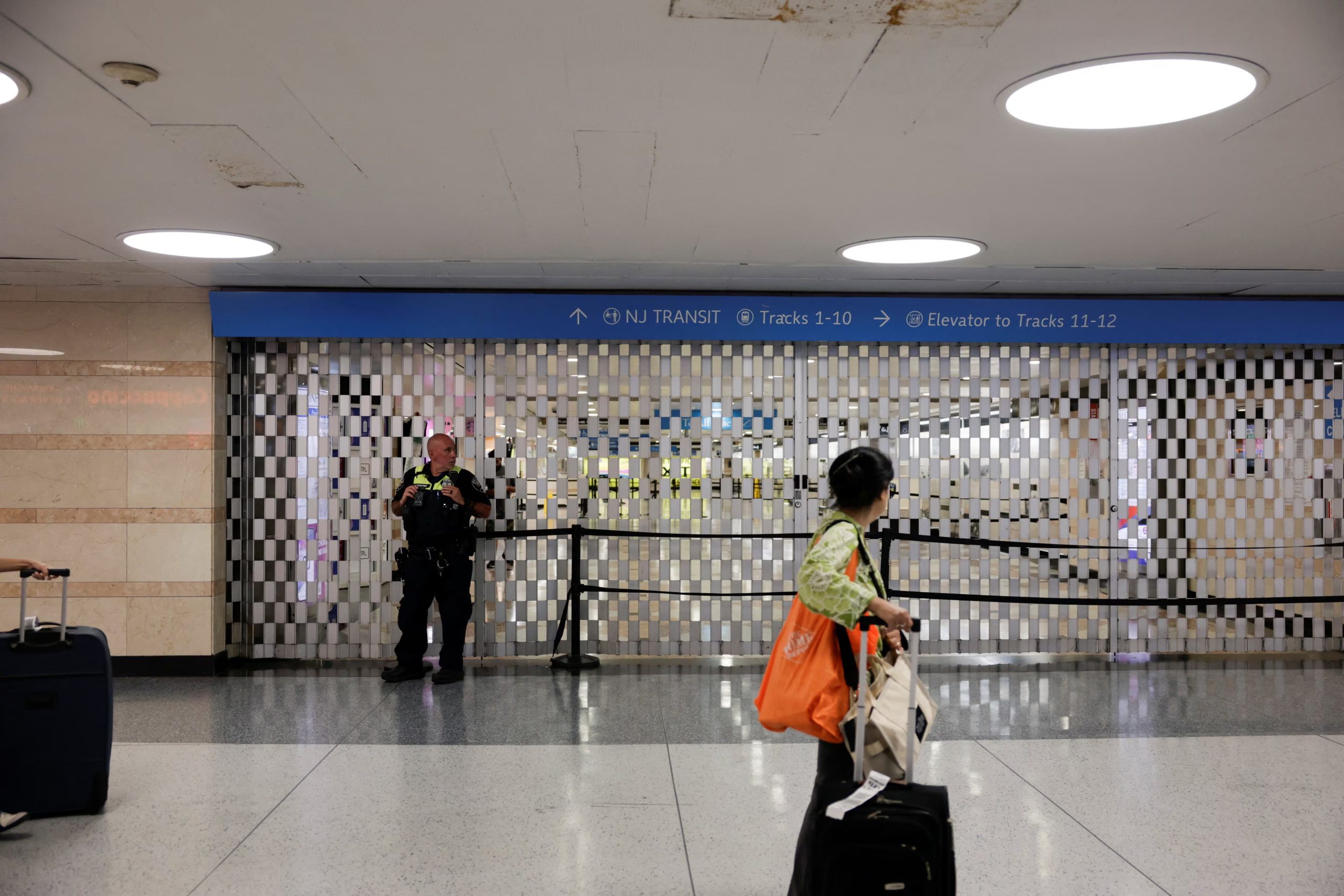 Los pasajeros hacia el MetLife Stadium deberán comprar los boletos en la aplicación de NJ Transit y partir desde Penn Station, Secaucus Junction, Hoboken o terminales de autobús según su origen (REUTERS/Jeenah Moon)