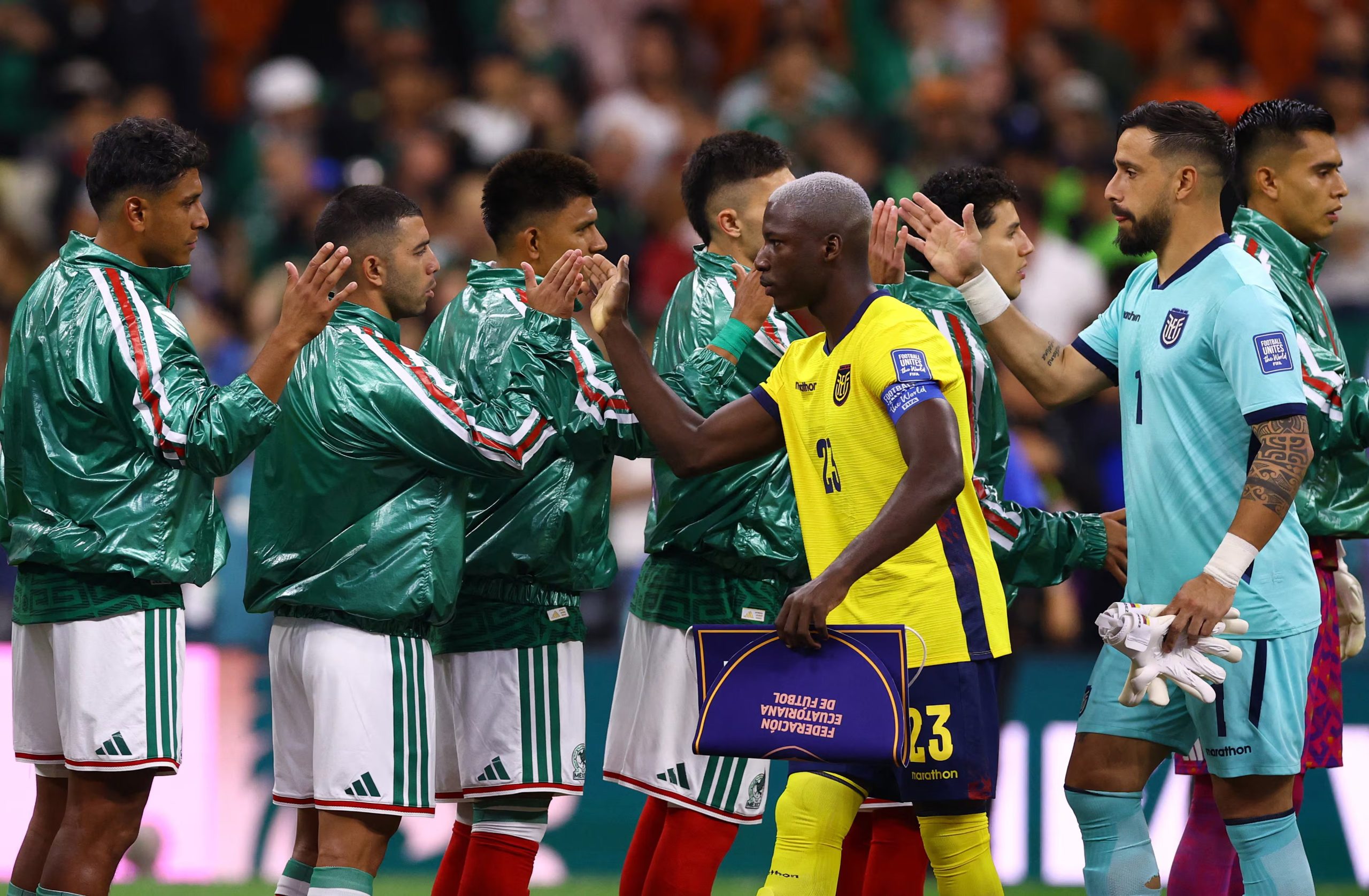 Soccer Football - FIFA World Cup 2026 - Round of 32 - Mexico v Ecuador - Estadio Azteca, Mexico City, Mexico - June 30, 2026 Ecuador's Moises Caicedo shakes hands with Mexico's Erik Lira before the match REUTERS/Raquel Cunha