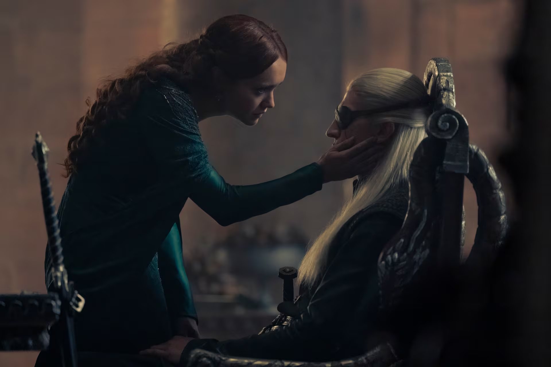 Olivia Cooke explicó que el rodaje fuera de orden en House of the Dragon la obliga a apoyarse en la supervisora de guion para ubicar a Alicent en cada escena (Warner Bros. Discovery)