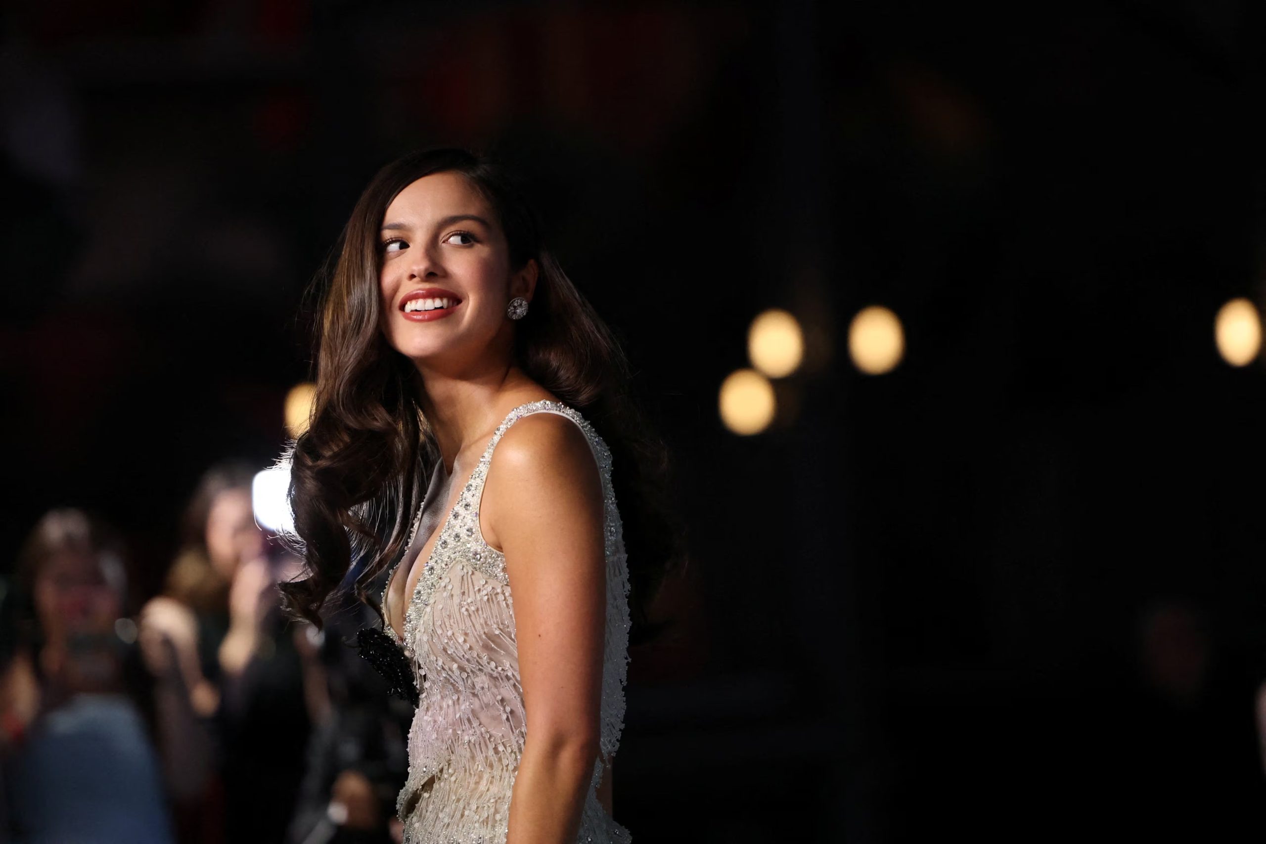 Olivia Rodrigo usa el humor para hablar de su pérdida auditiva y relacionó esa autoaceptación con su vínculo con Petra Collins (REUTERS/Mario Anzuoni)