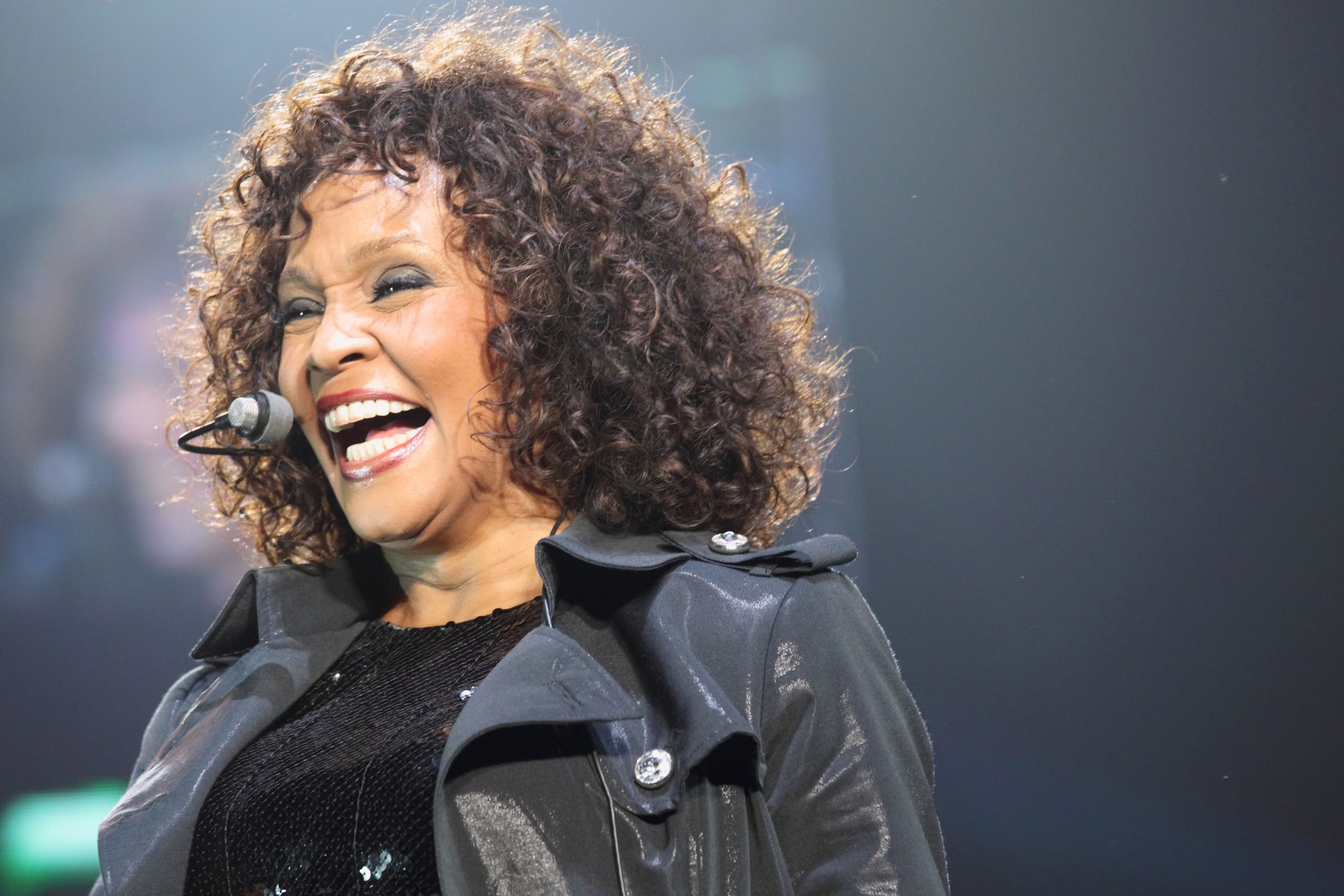 Whitney Houston confesó que las drogas terminaron por convertirse en una forma de esconder el dolor que atravesaba (Mandatory Credit: Photo by Masatoshi Okauchi/Shutterstock)