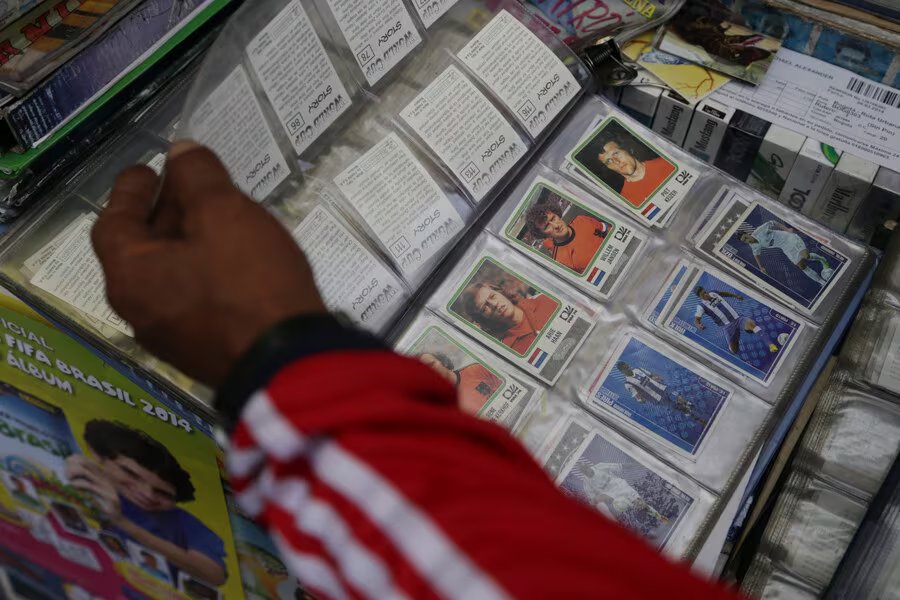 Coleccionistas reportaron sobreprecios y dificultad para conseguir sobres y álbumes, aunque Panini aseguró que el precio oficial se mantiene en 5.000 pesos por sobre - crédito Mario Franco/Colprensa