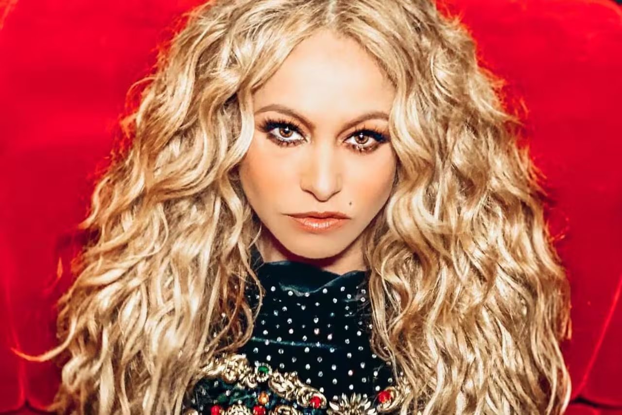 La presencia de Paulina Rubio, conocida como “La Chica Dorada”, añade un toque de glamour y trayectoria al evento.