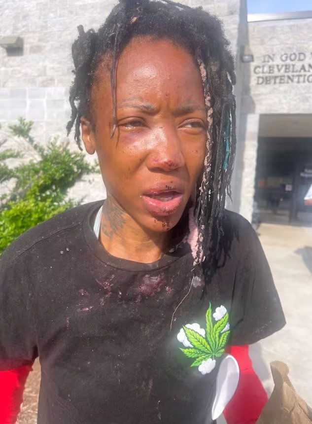 La mujer involucrada fue identificada por sus familiares, quienes denunciaron lesiones físicas y solicitaron apoyo médico y legal para ella (Familia Moore)