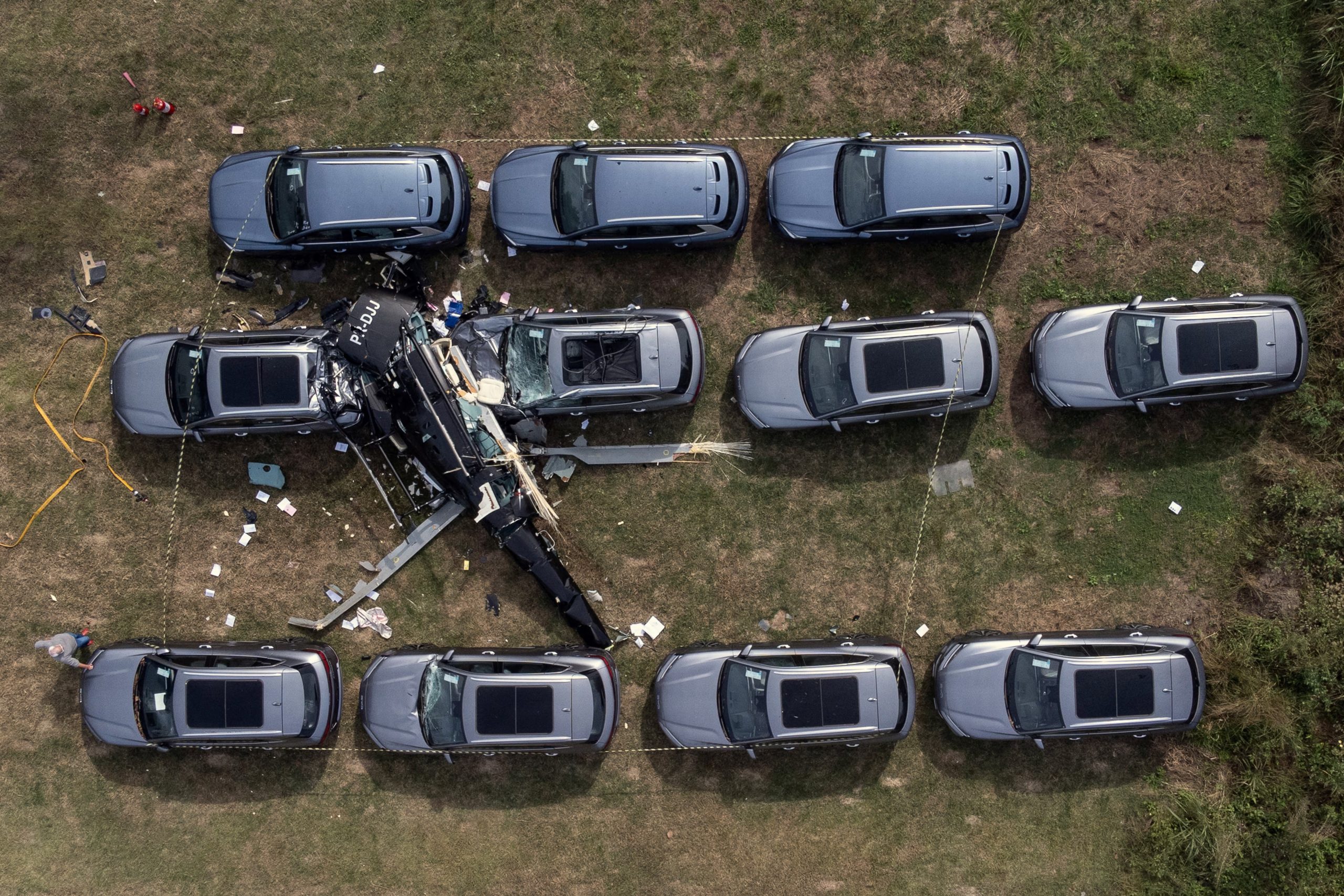 Las autoridades brasileñas iniciaron una investigación para determinar las causas exactas de la colisión aérea. (Photo by Tercio TEIXEIRA / AFP)