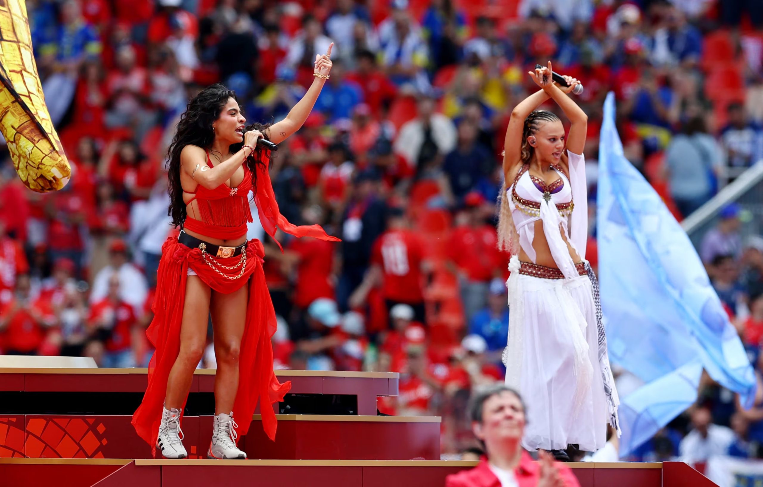 Su actuación junto a Jessie Reyez con “Illuminate” marcó un nuevo capítulo en la ascendente carrera internacional de la artista (REUTERS/Bernadett Szabo)