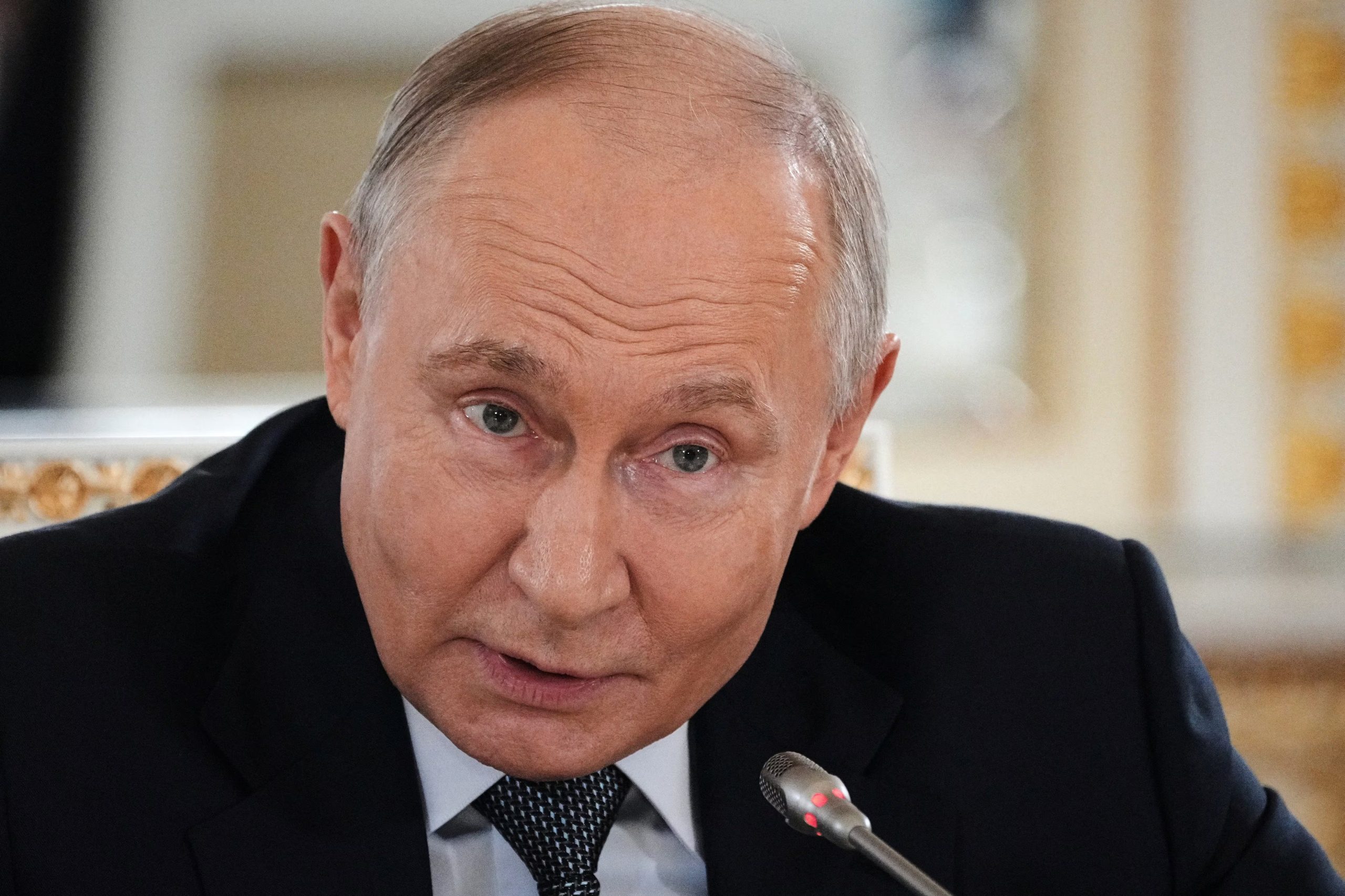 El presidente ruso, Vladímir Putin, interviene durante una reunión con representantes de agencias de noticias internacionales (Dmitri Lovetsky/REUTERS)
