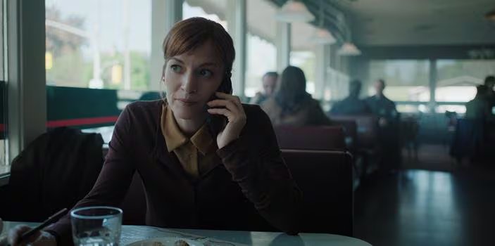 La trama de “Te encontraré” sigue a David Burroughs, quien recibe pruebas de que su hijo podría seguir con vida y escapa de prisión para buscar la verdad. (Netflix)