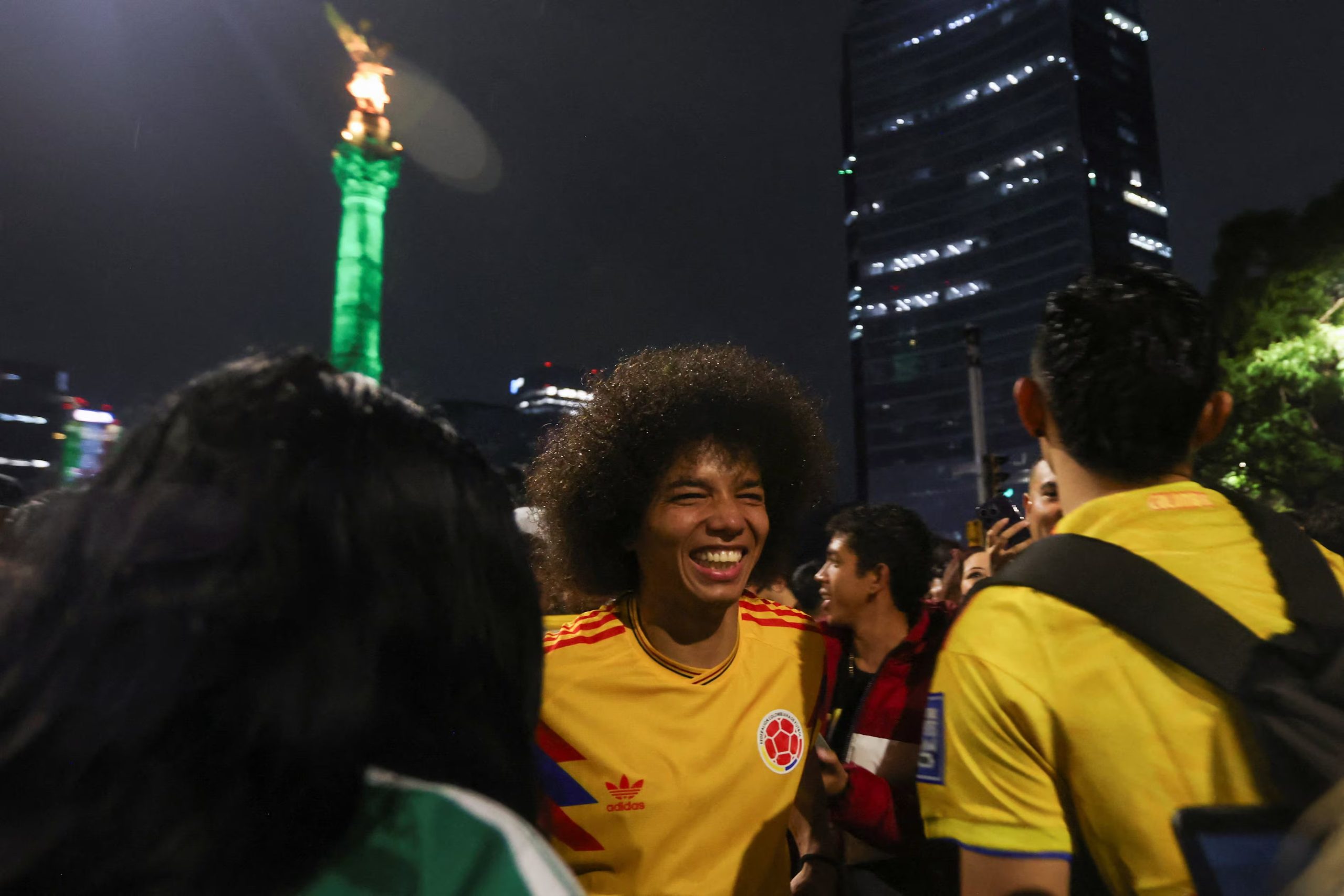 El turismo deportivo combina la pasión por el fútbol con recorridos culturales y experiencias locales. (Reuters)