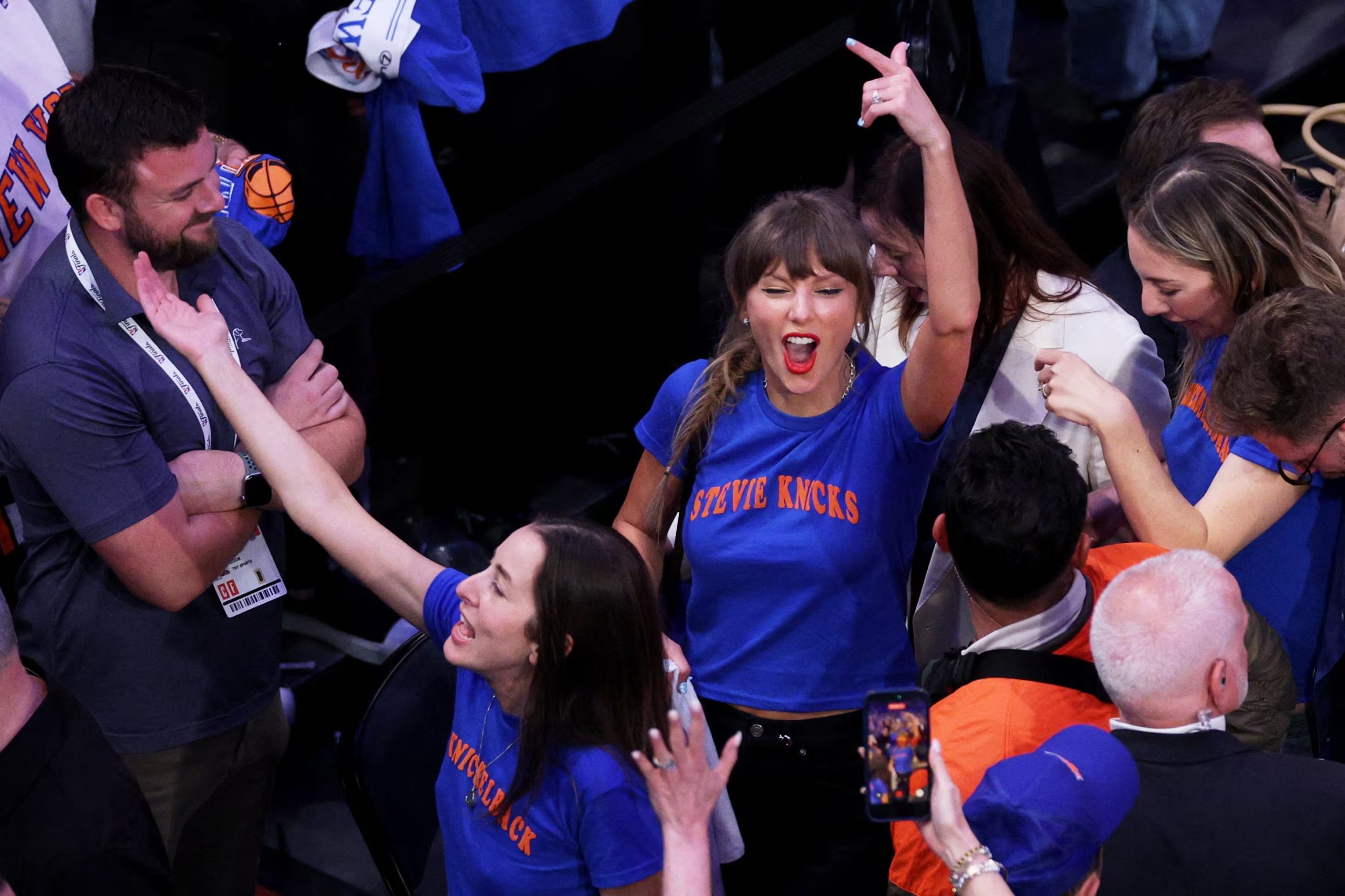 Taylor Swift celebra tras el cuarto partido de las Finales de la NBA de 2026 entre los San Antonio Spurs y los New York Knicks en el Madison Square Garden (Vincent Carchietta-Imagn Images/REUTERS)