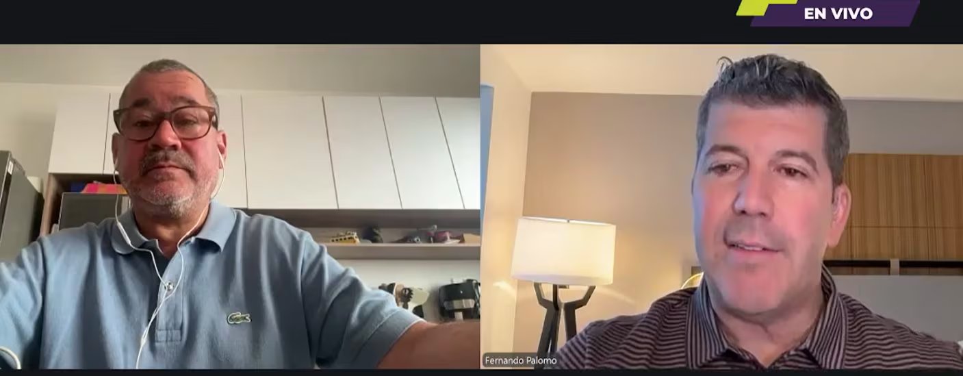 El periodista salvadoreño Fernando Palomo analizó junto a un colega los retos y particularidades de la Copa Mundial de Fútbol 2026 durante una entrevista virtual (Cortesía Diana Verónica y Tony).