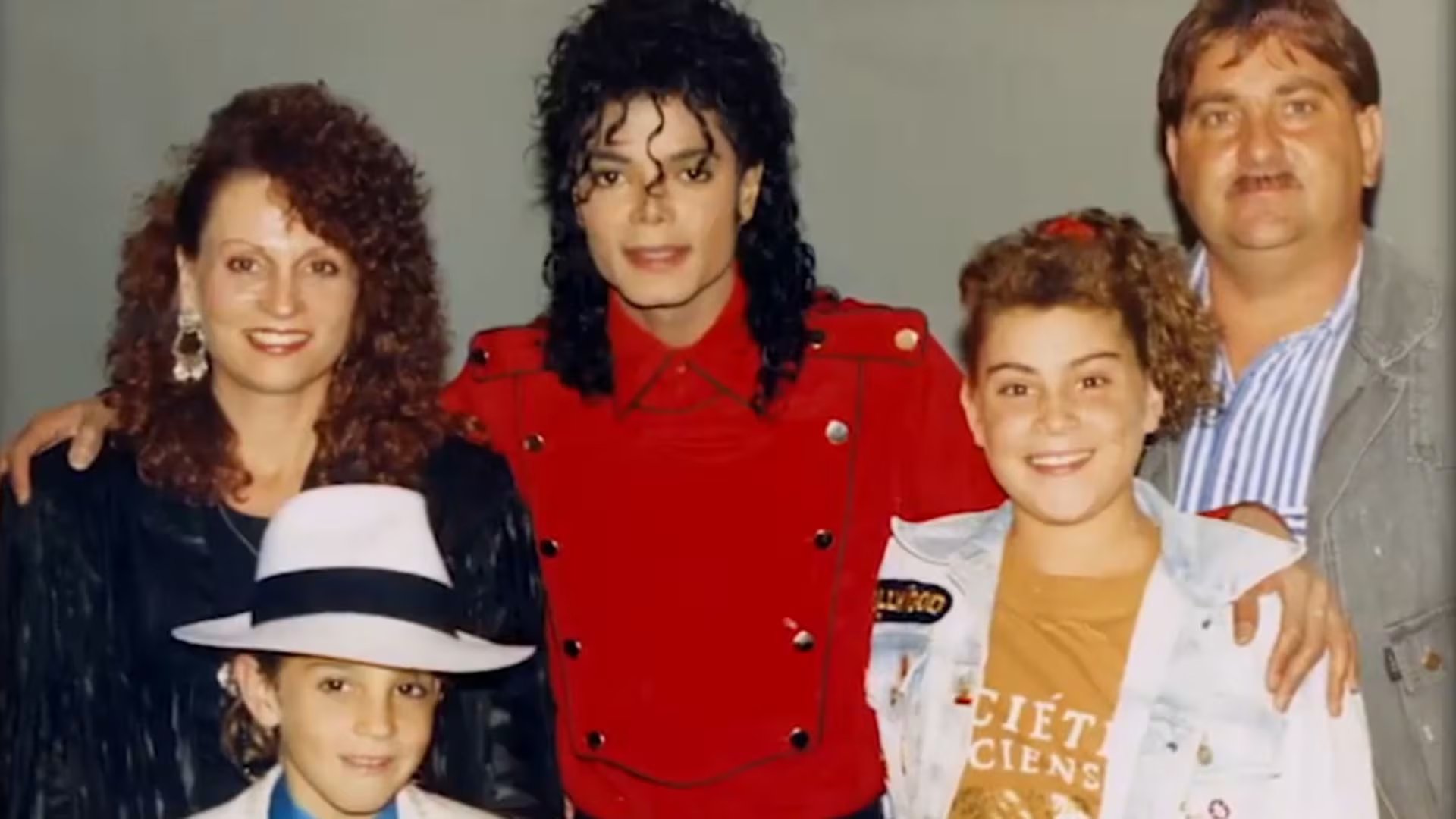 El documental Leaving Neverland, estrenado en 2019, dio a conocer los testimonios de Robson y Safechuck sobre sus experiencias con Michael Jackson. (Captura de video)
