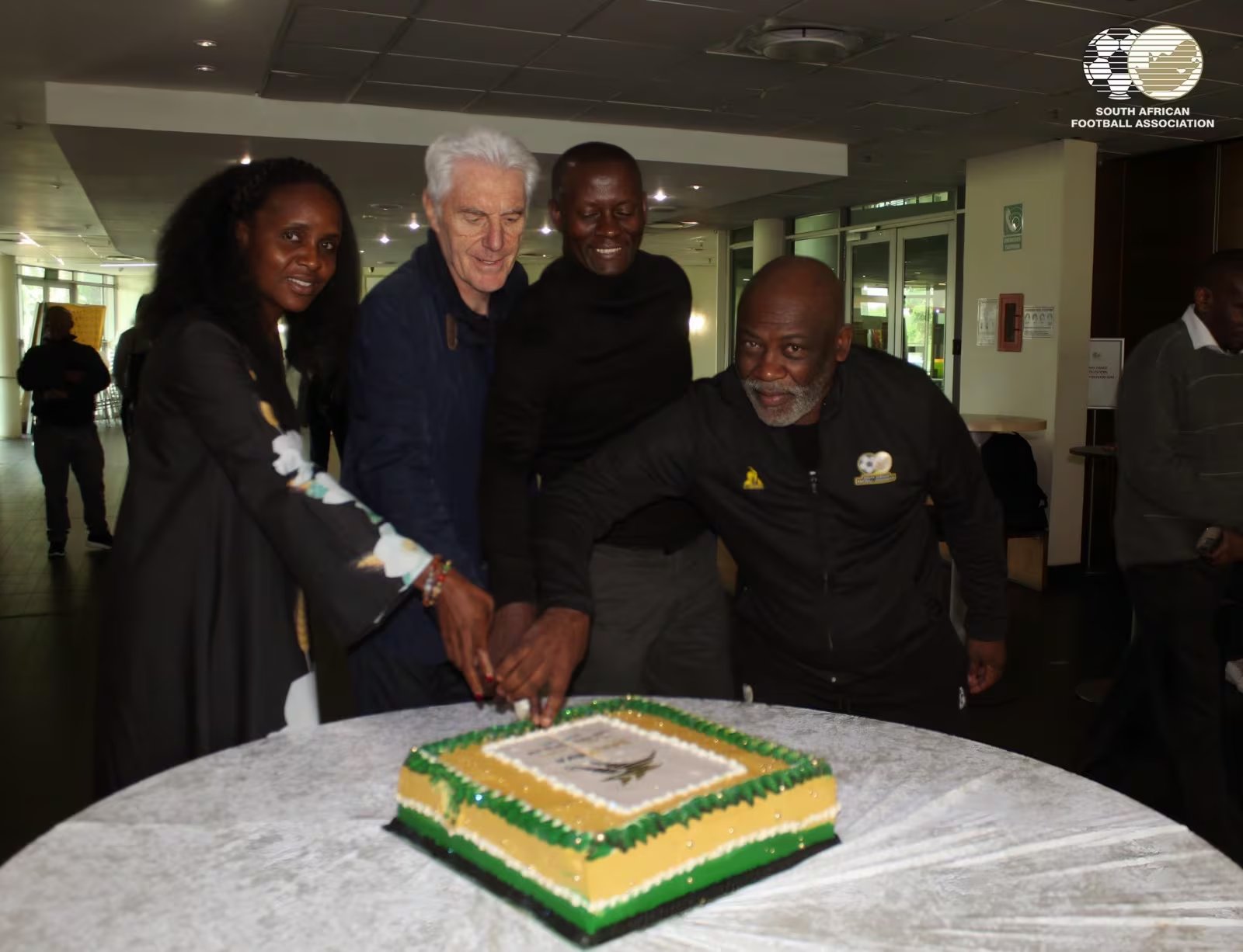 Brendan Augustine y Helman Mkhalele, ahora leyendas de los Bafana Bafana , marcaron el empate para Sudáfrica en aquel único enfrentamiento entre ambas selecciones. (X/ @BafanaBafana)