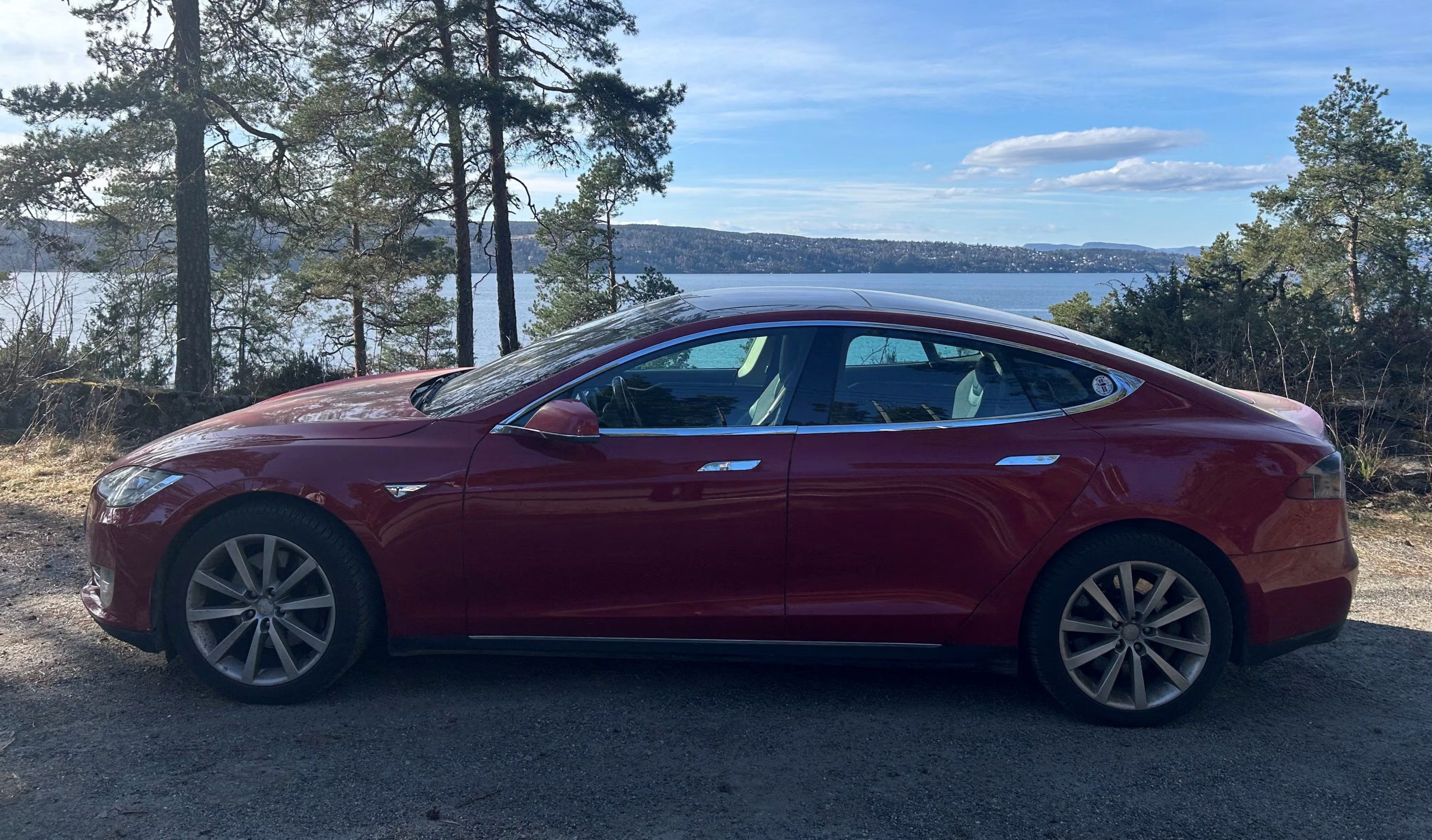 El Tesla Model S destaca por su aceleración extrema. En su versión tope de gama (Plaid), entrega más de 1020 caballos de fuerza. 

 REUTERS/Marie Mannes 