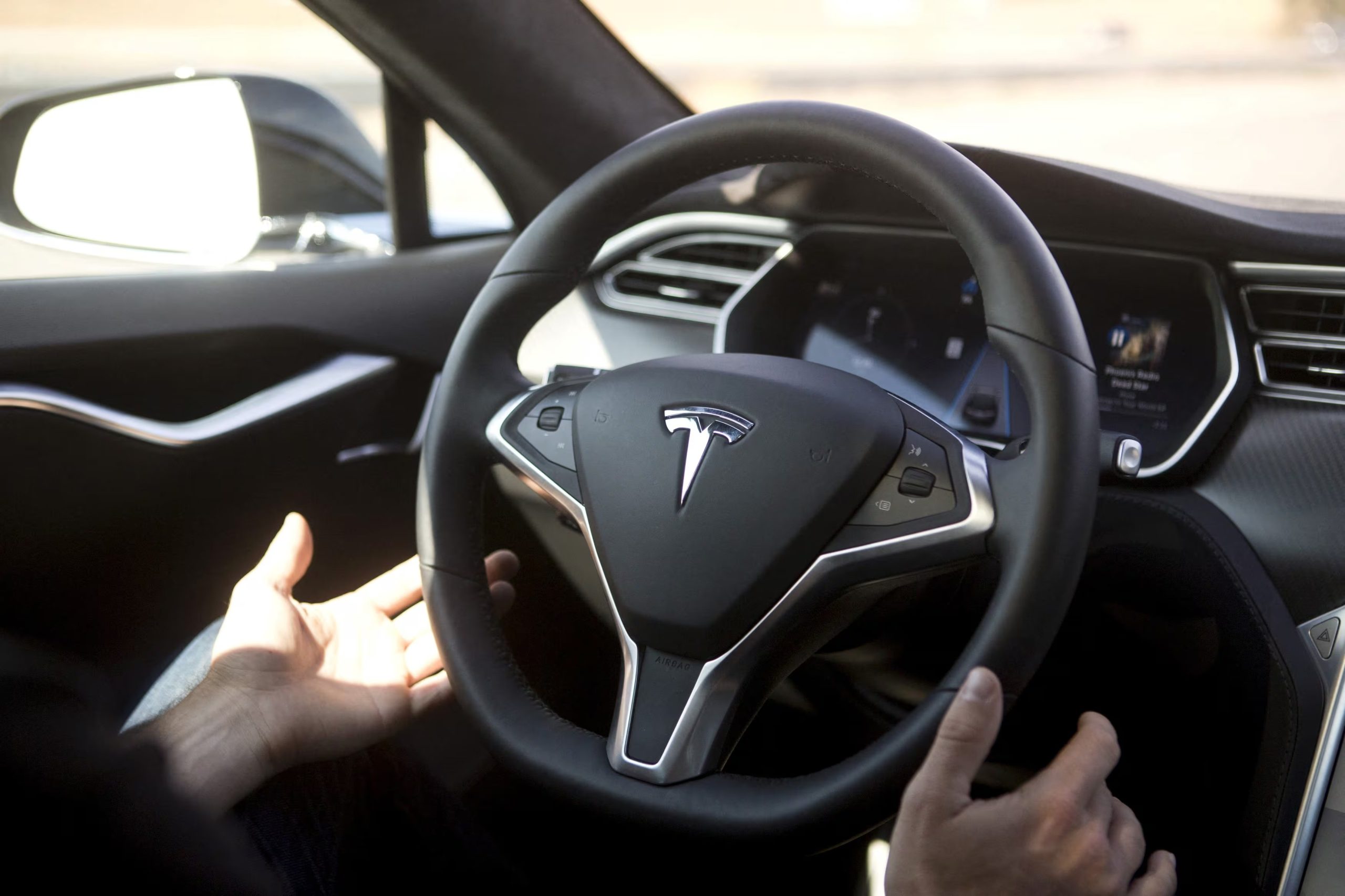 De acuerdo con estudios de la AAA, el uso del aire acondicionado en condiciones de calor podría llegar a reducir la autonomía de un coche eléctrico hasta en un 17%. 
REUTERS/Beck Diefenbach 
