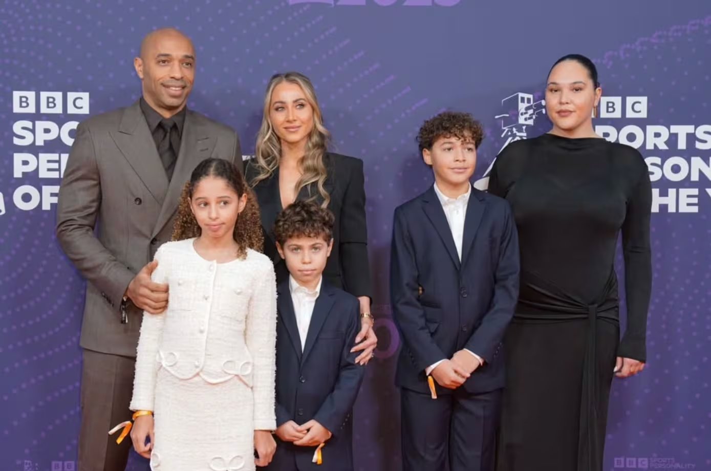 El exfutbolista dijo que ver fútbol con sus hijos es una forma de fortalecer el vínculo familiar, aunque Gabriel lo interrumpe con “75.000 preguntas en un minuto” (Instagram/@thierryhenry)