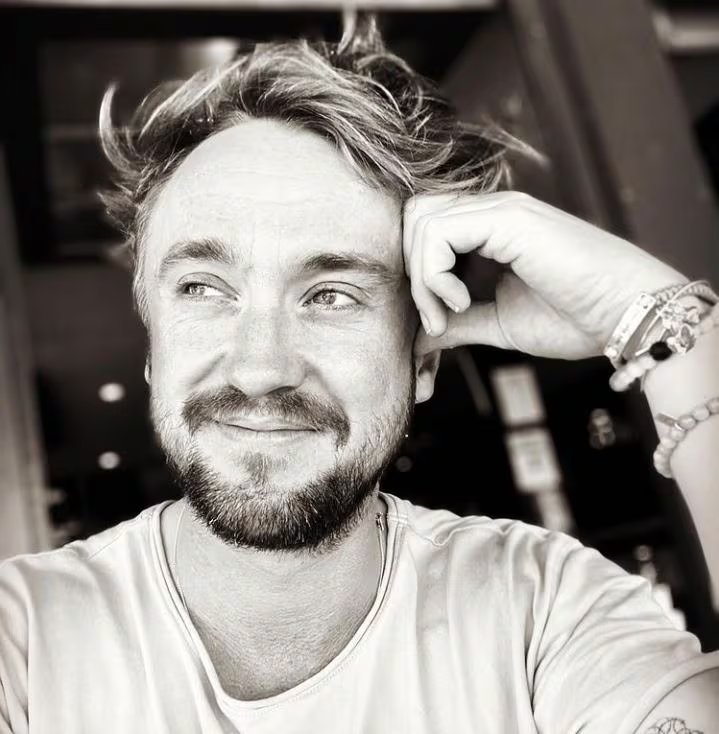 El perfil del actor en Raya apareció con una nueva foto de sus perros, según un contacto citado por The Sun (Instagram/@t22felton)