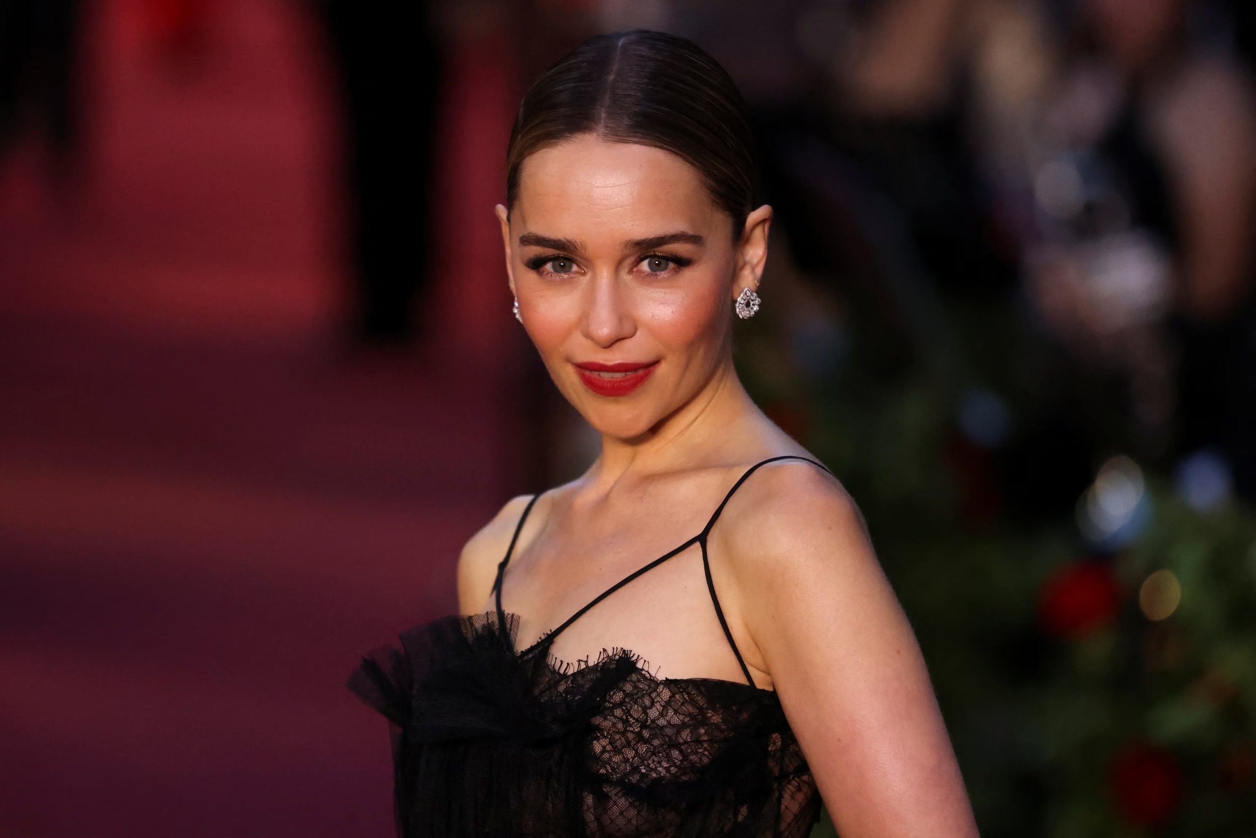 La experiencia de Emilia Clarke en la industria le permite ahora coproducir series como 'Ponies' y ejercer mayor control creativo en sus proyectos - REUTERS/Hollie Adams