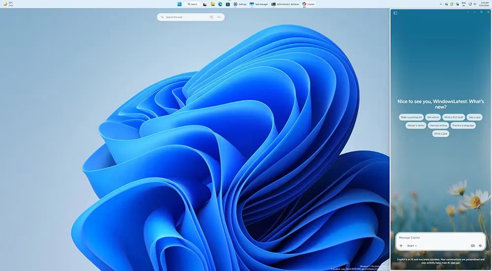 Pantalla de inicio de Windows 11 con el asistente integrado y opciones de interacción rápida visibles en el escritorio. 

(Windows Latest)
