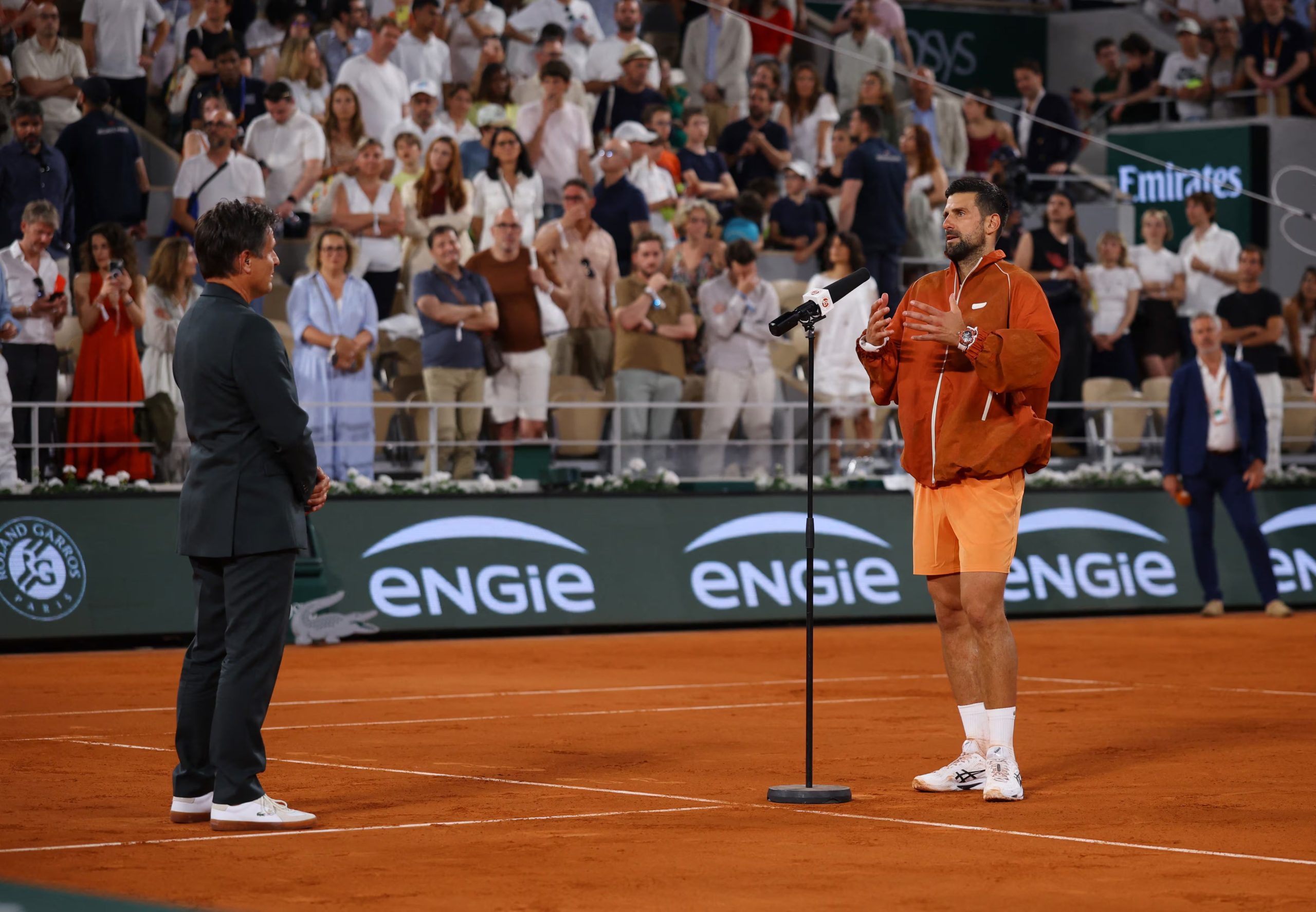 Novak Djokovic y su campera inspirada en Roland Garros (Fuente: REUTERS/Stephane Mahef)