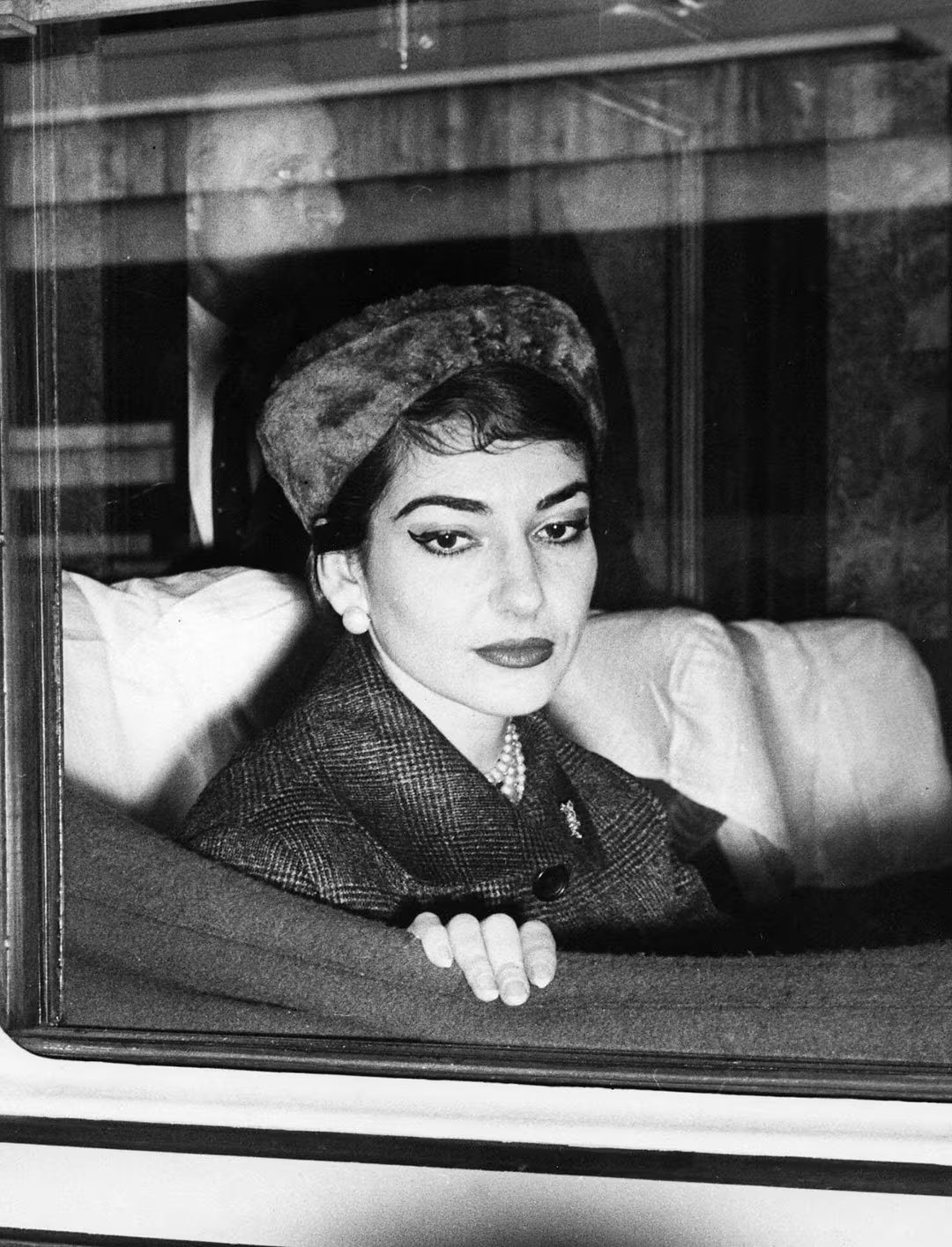 La voz de Maria Callas comenzó a deteriorarse a principios de la década de 1960 y sus apariciones en escena se volvieron menos frecuentes