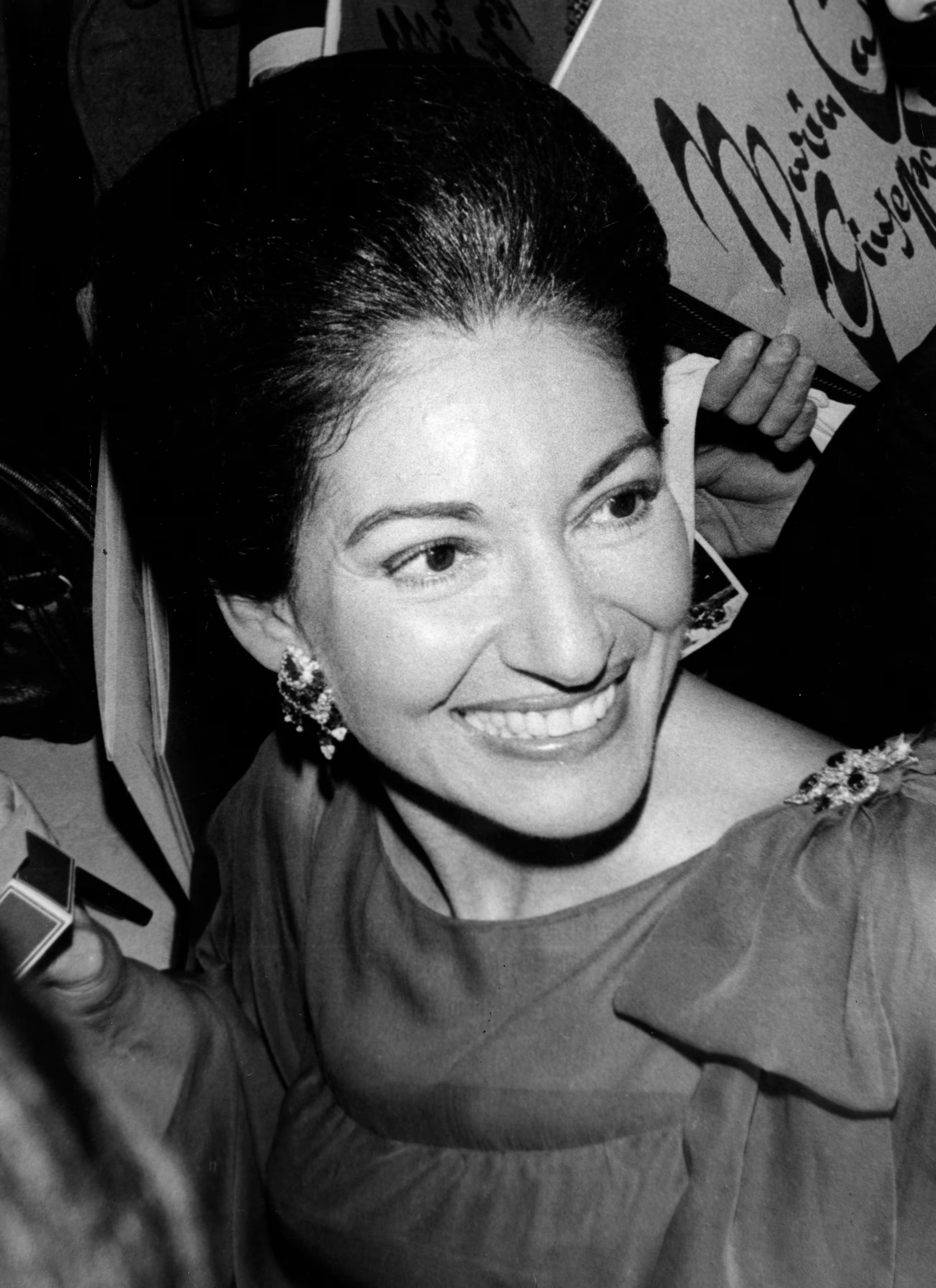 El equipo integró literatura científica, testimonios médicos, análisis foniátricos y grabaciones para reconstruir el cuadro vocal y físico de Maria Callas