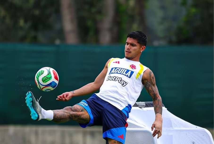 El delantero sufrió un fuerte golpe en el entrenamiento del cuadro 