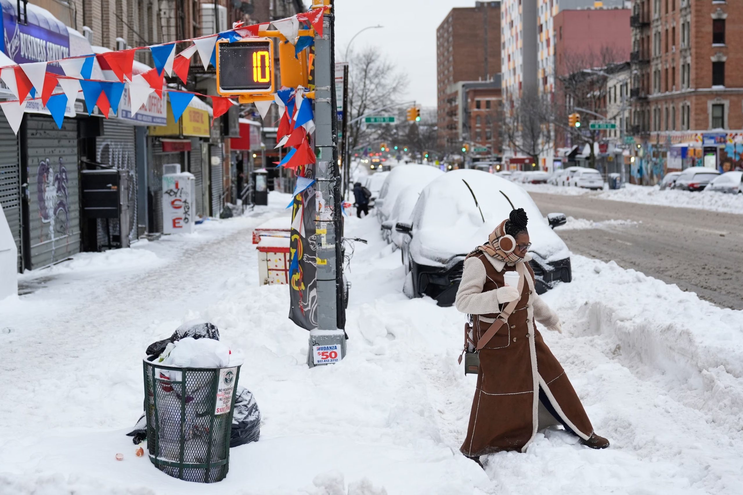 La masa de aire frío desplazó los valores estacionales en el oeste de Estados Unidos y llevó a la activación simultánea de alertas en cinco estados, según el NWS y la NOAA. (AP foto/Seth Wenig, File)