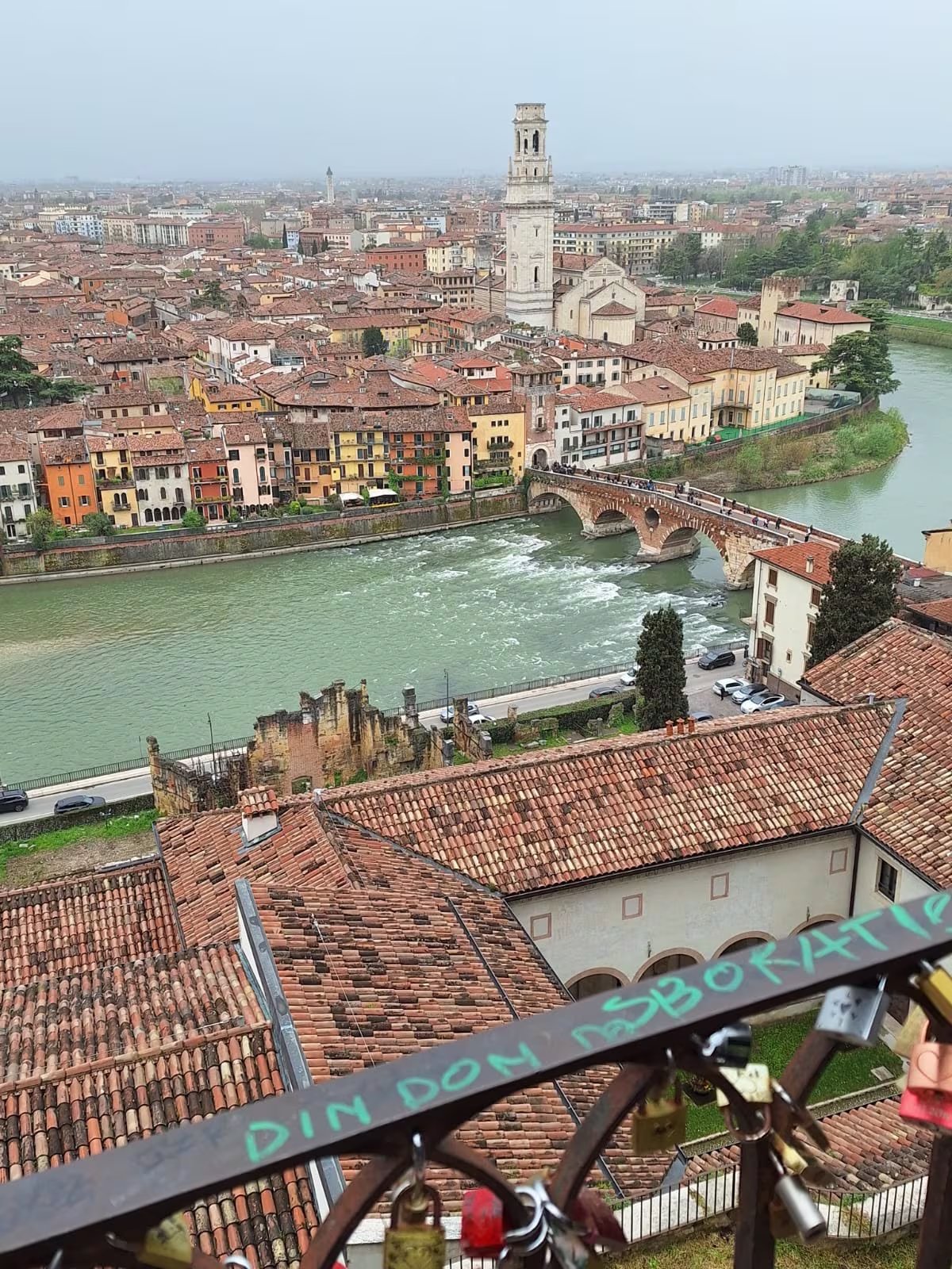 Los puentes de Verona sobre el río Adigio fueron reconstruidos tras la Segunda Guerra Mundial, y en el caso del puente romano la obra demandó cerca de 20 años.