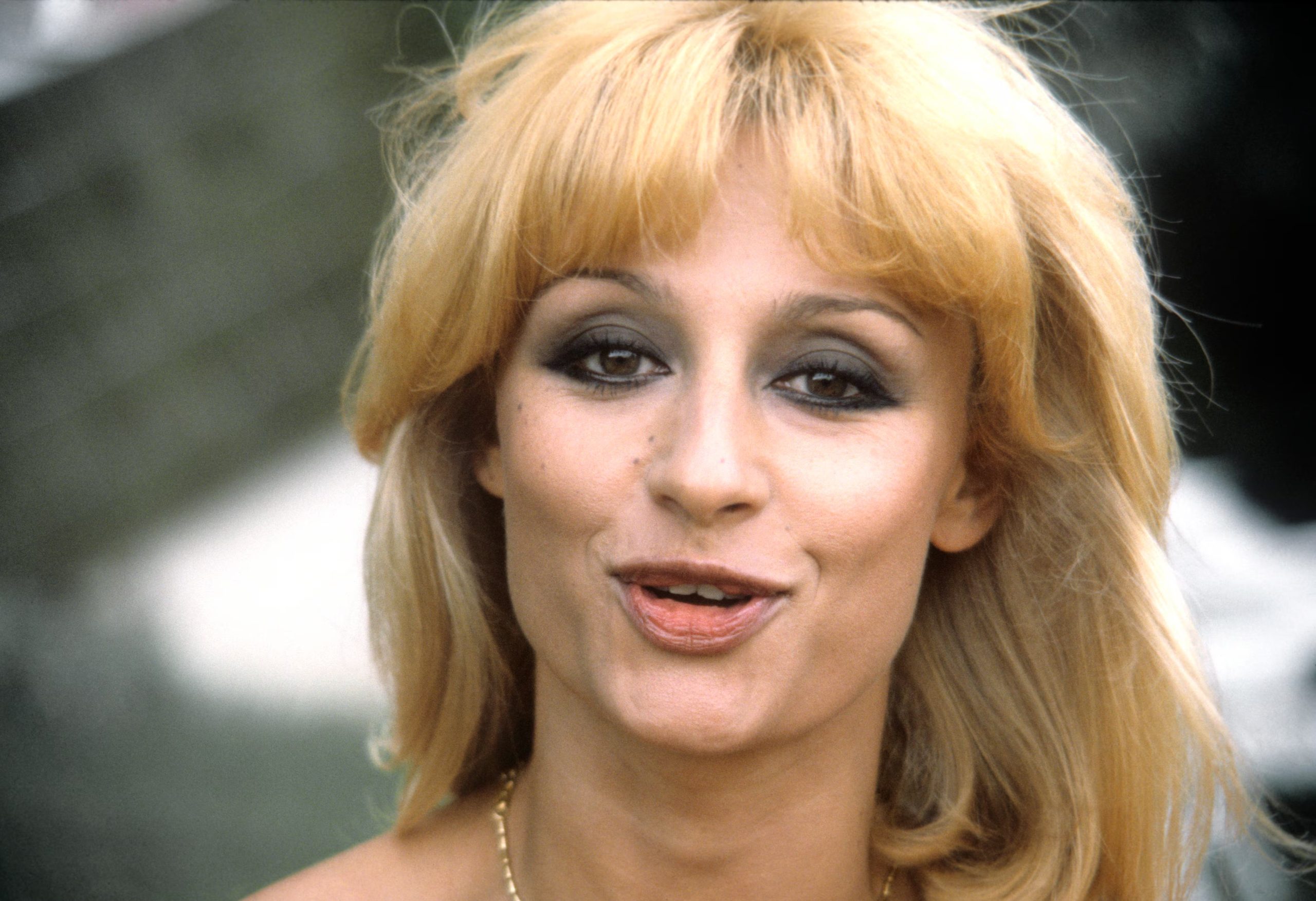 Raffaella cuando adoptó el rubio en su cabello (EFE/Archivo)

